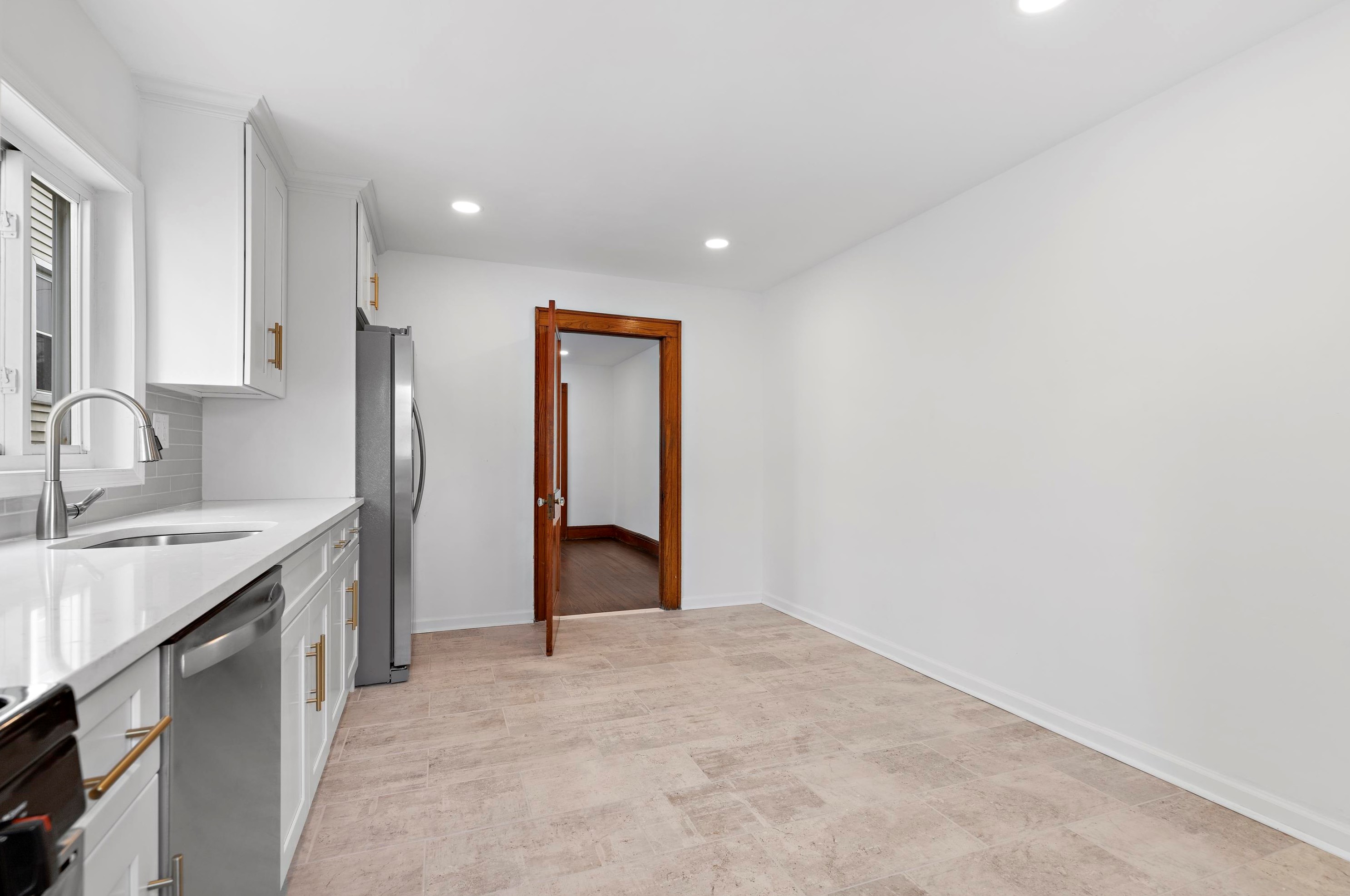 298 Lincoln Ave, Secaucus NJ  07094-2106 exterior