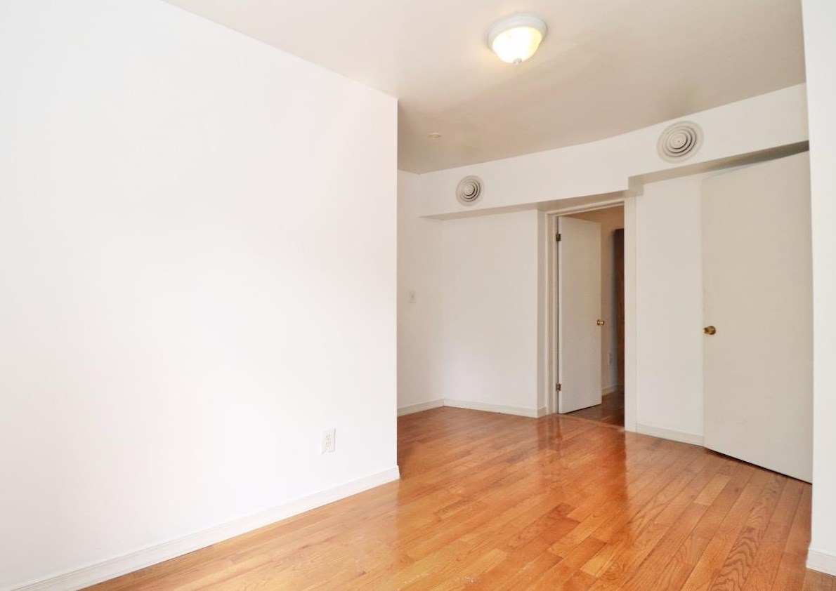 233 Brunswick St, Jersey City NJ  07302-1517 exterior