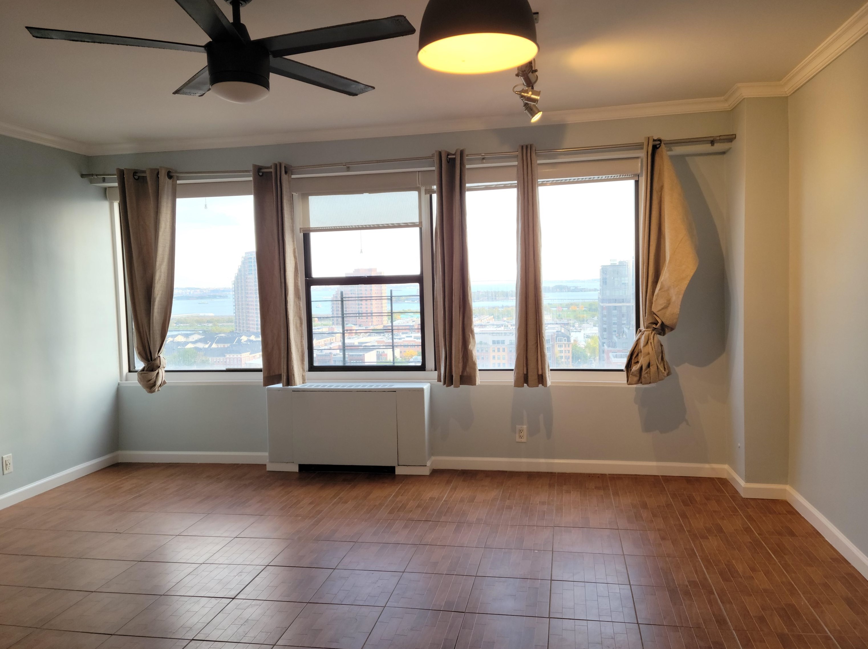 135 Montgomery St, Jersey City NJ 07302-3336 exterior