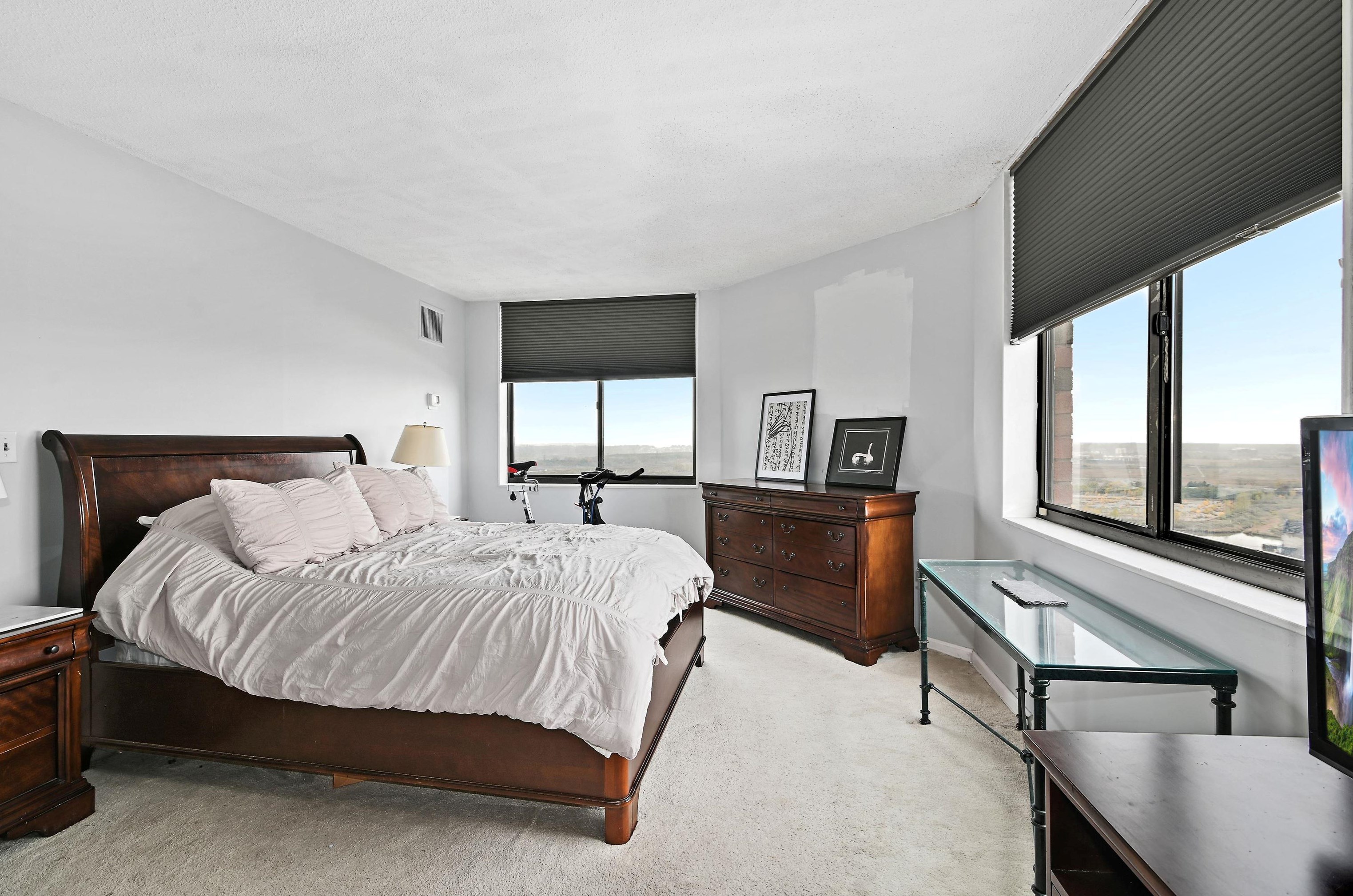 2538 Harmon Cove Tower, Secaucus NJ  07094-1761 exterior