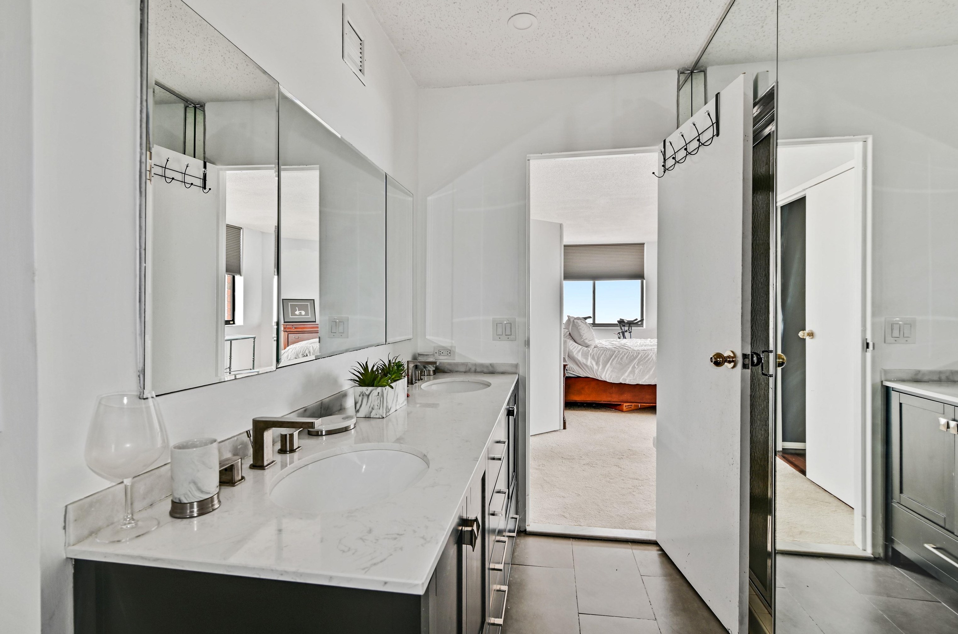 2538 Harmon Cove Tower, Secaucus NJ  07094-1761 exterior