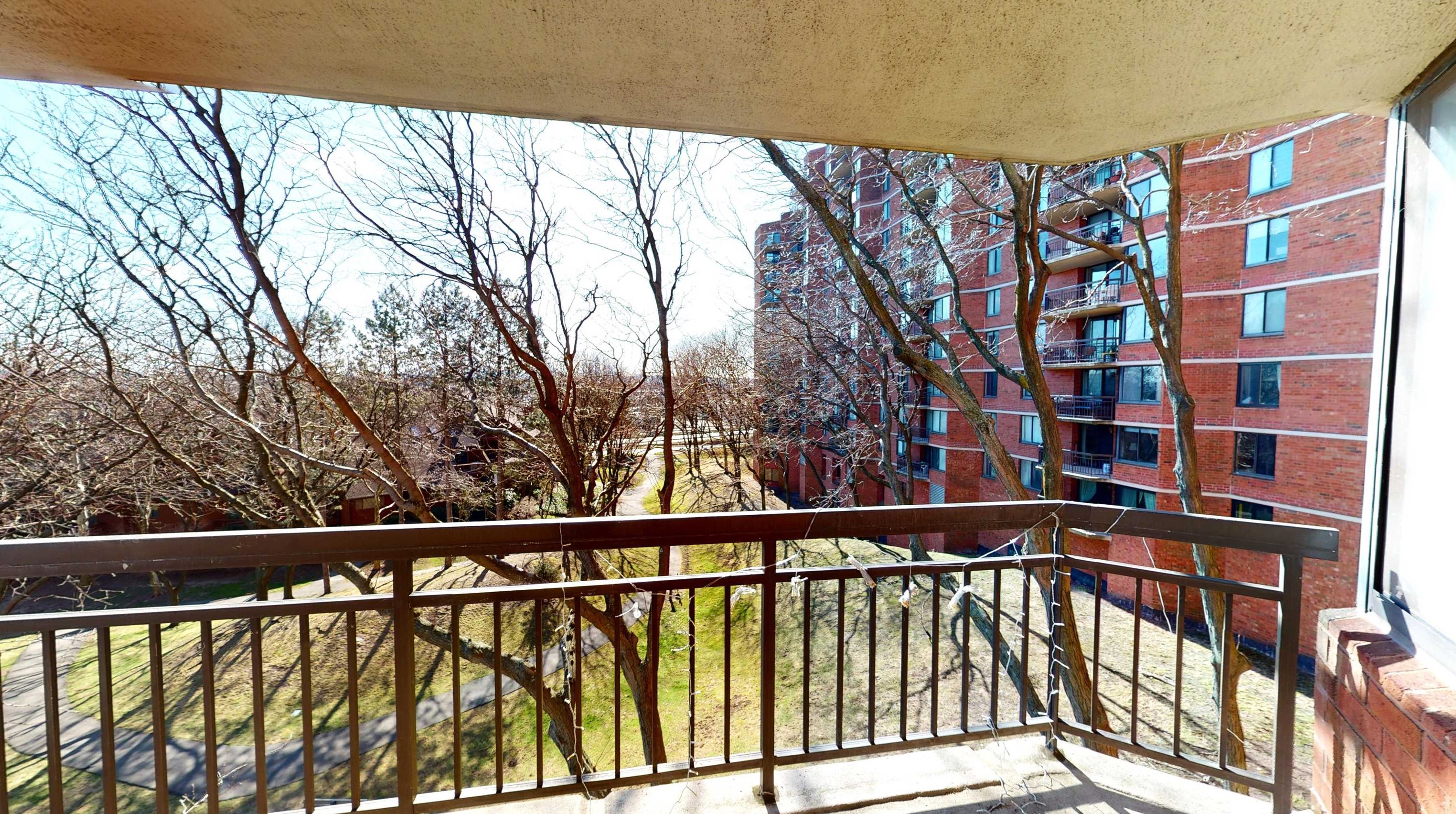 335 Harmon Cove Tower, Secaucus NJ  07094-1751 exterior