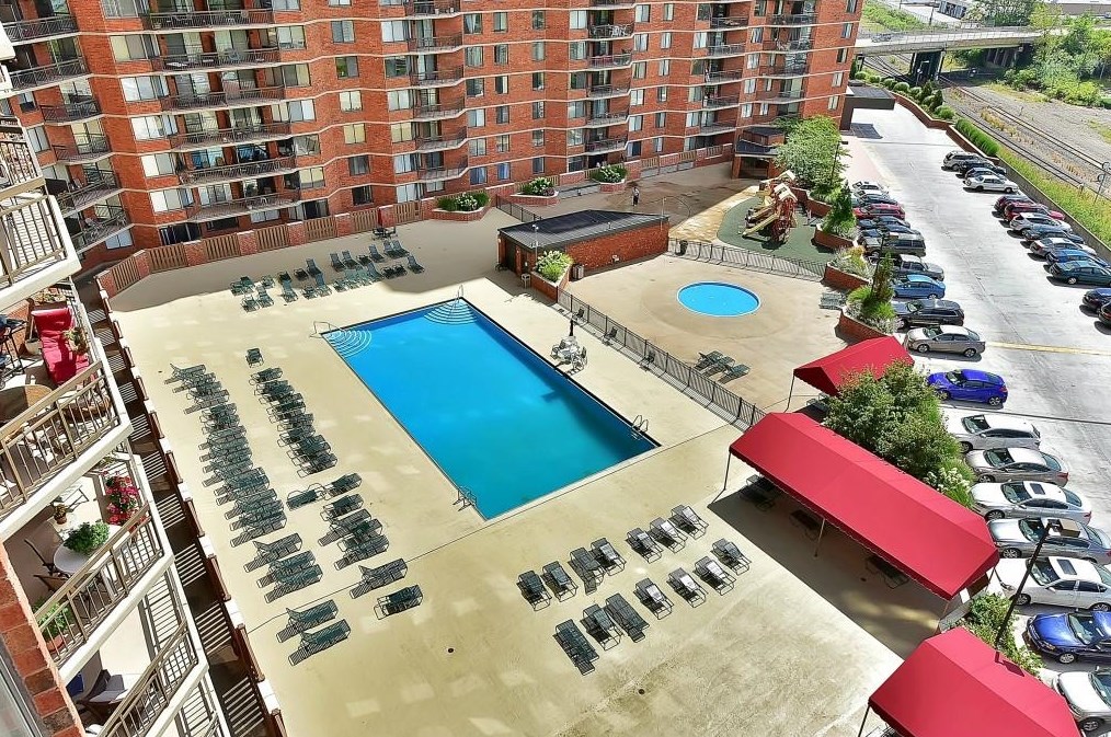 335 Harmon Cove Tower, Secaucus NJ  07094-1751 exterior