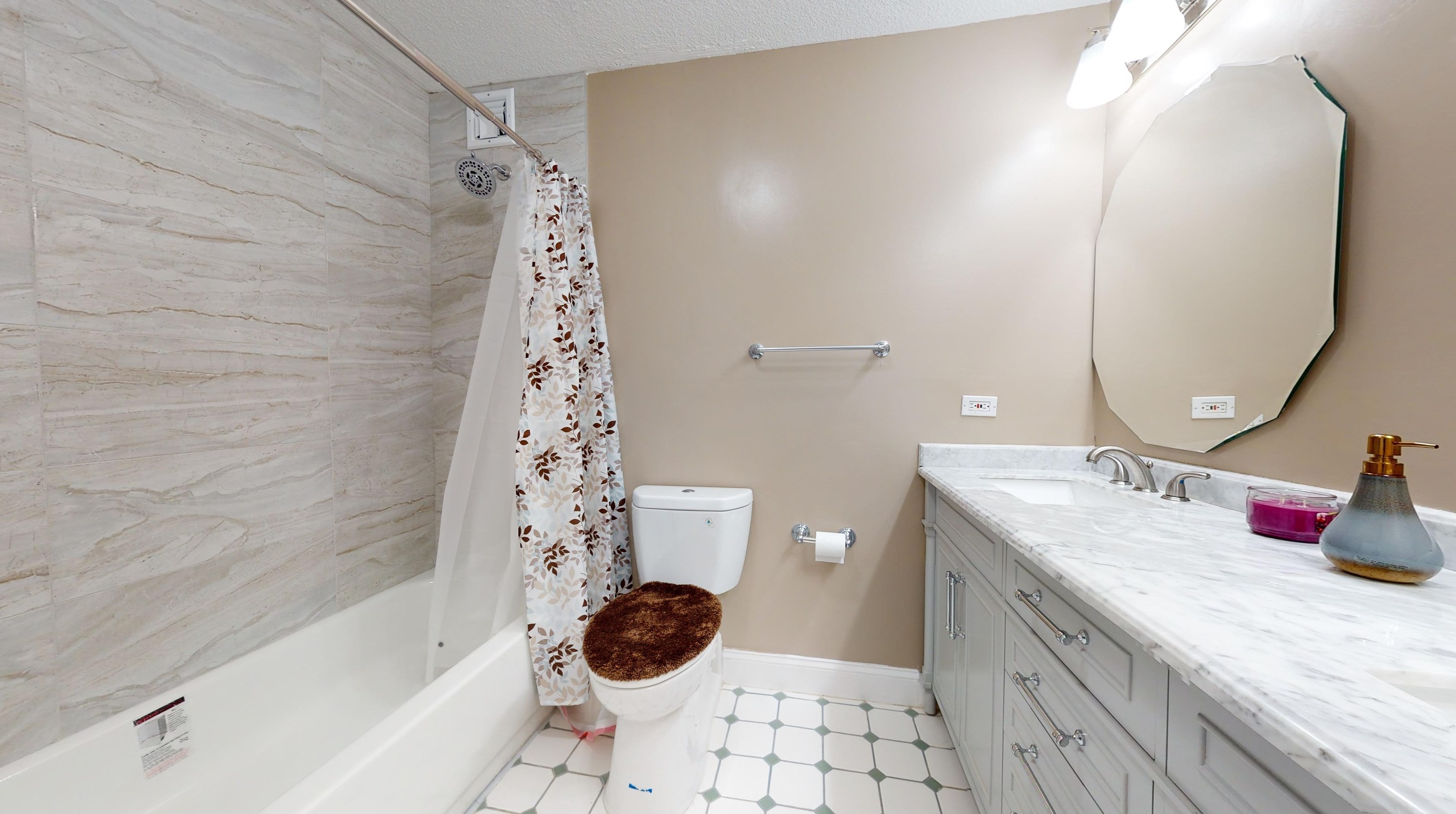 512 Harmon Cove Tower, Secaucus NJ  07094-1707 exterior