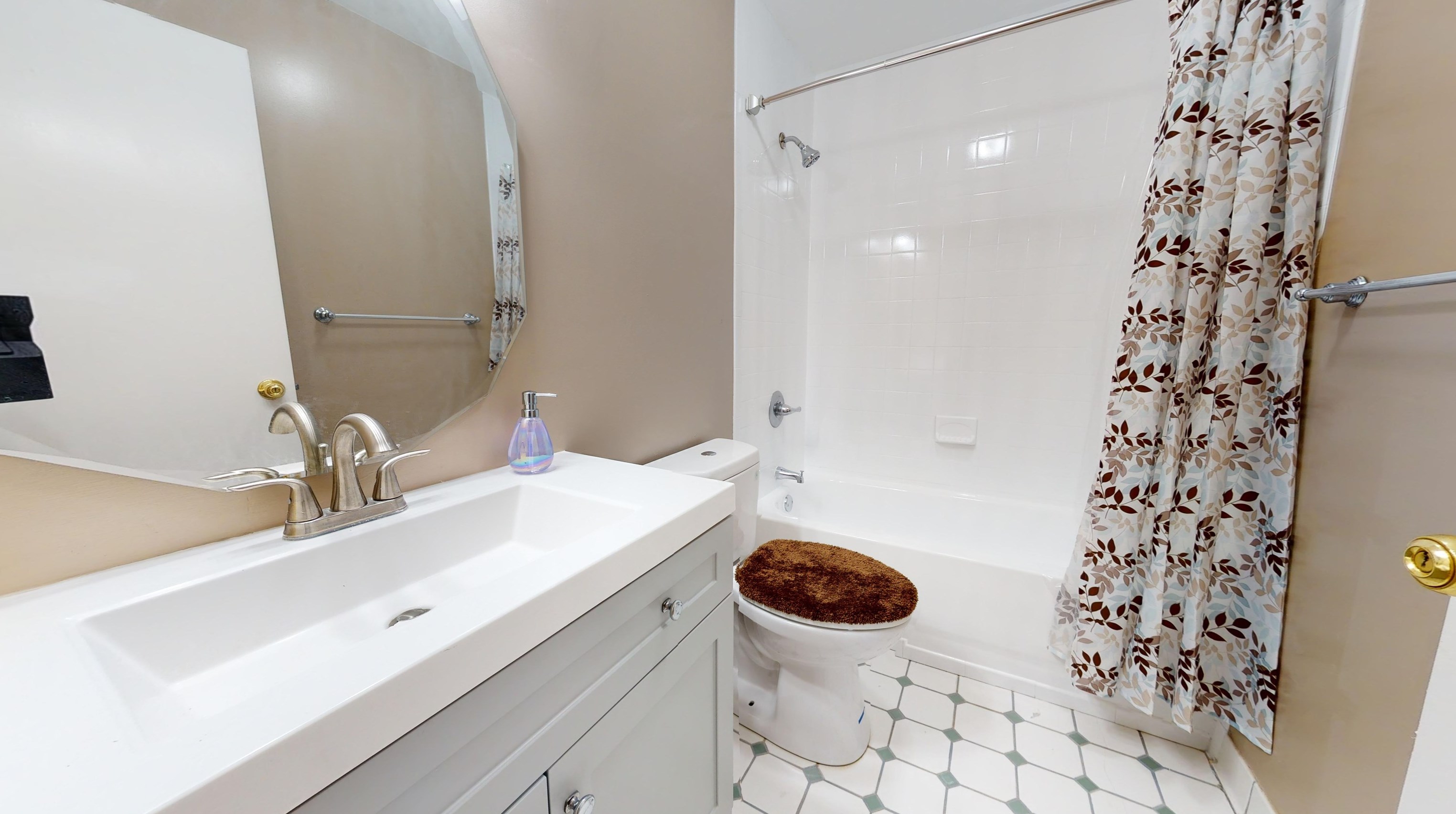 512 Harmon Cove Tower, Secaucus NJ  07094-1707 exterior