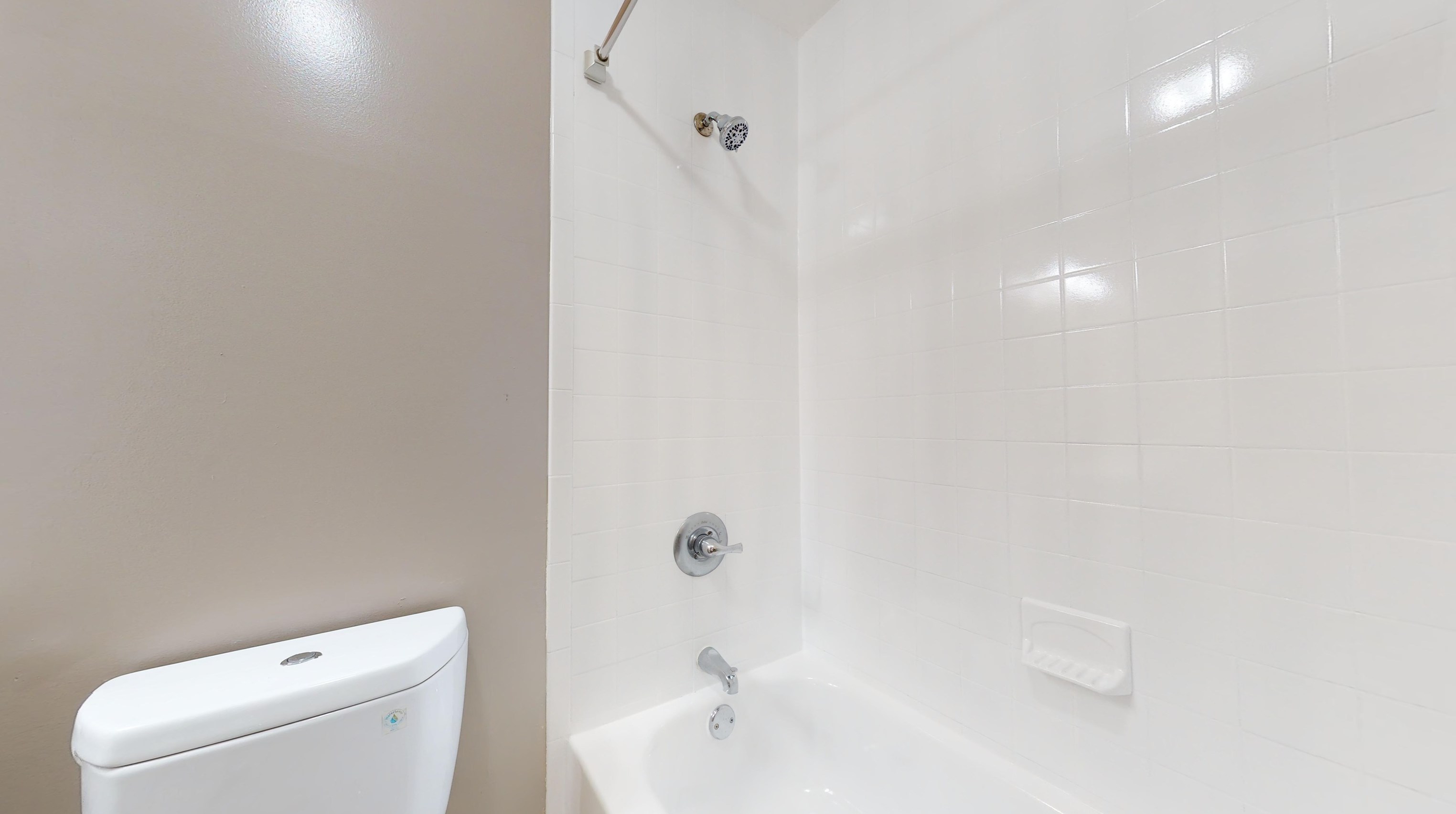 512 Harmon Cove Tower, Secaucus NJ  07094-1707 exterior