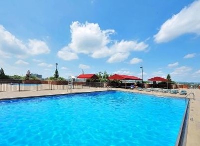 512 Harmon Cove Tower, Secaucus NJ  07094-1707 exterior