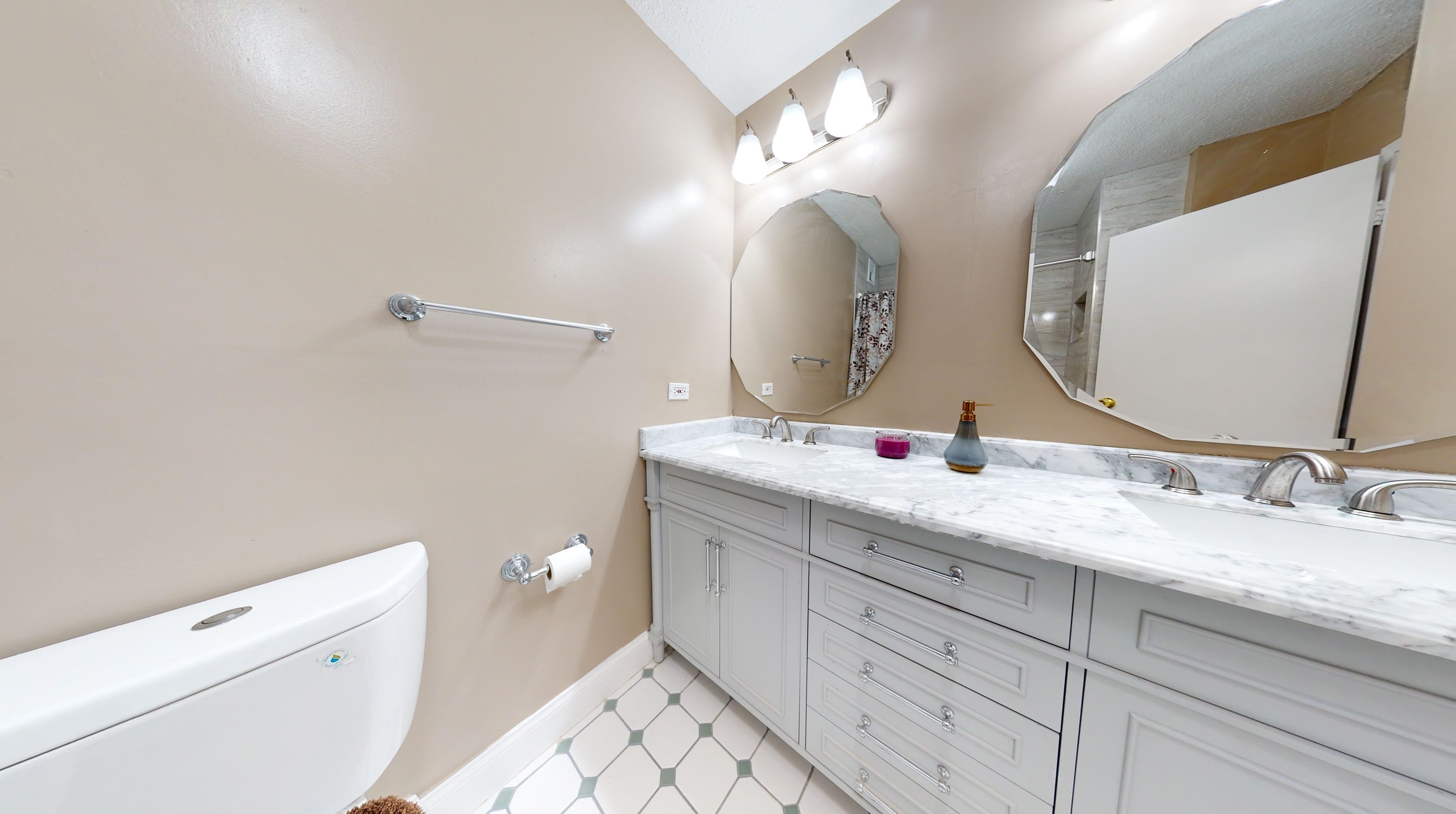 512 Harmon Cove Tower, Secaucus NJ  07094-1707 exterior