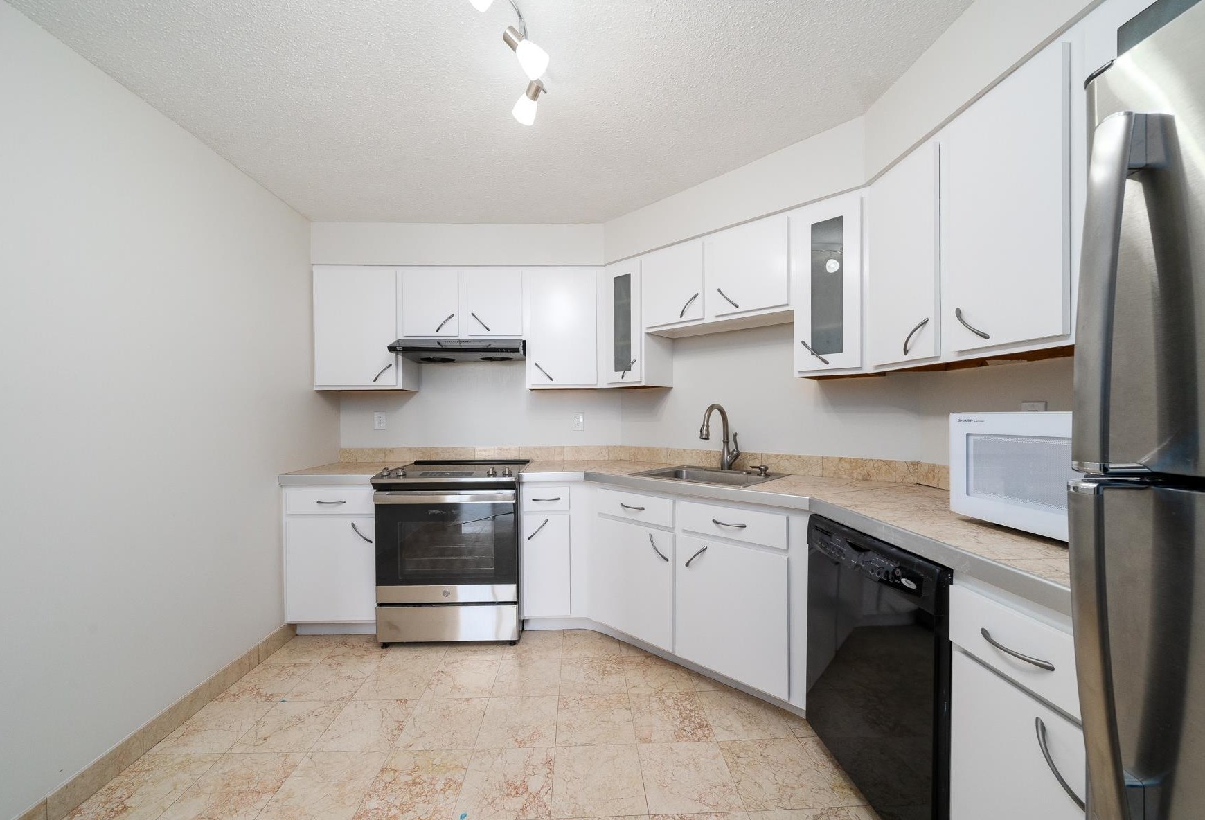 1408 Harmon Cove Tower, Secaucus NJ  07094-1701 exterior