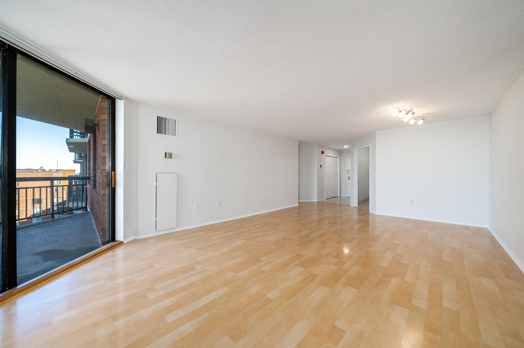 1408 Harmon Cove Tower, Secaucus NJ  07094-1701 exterior