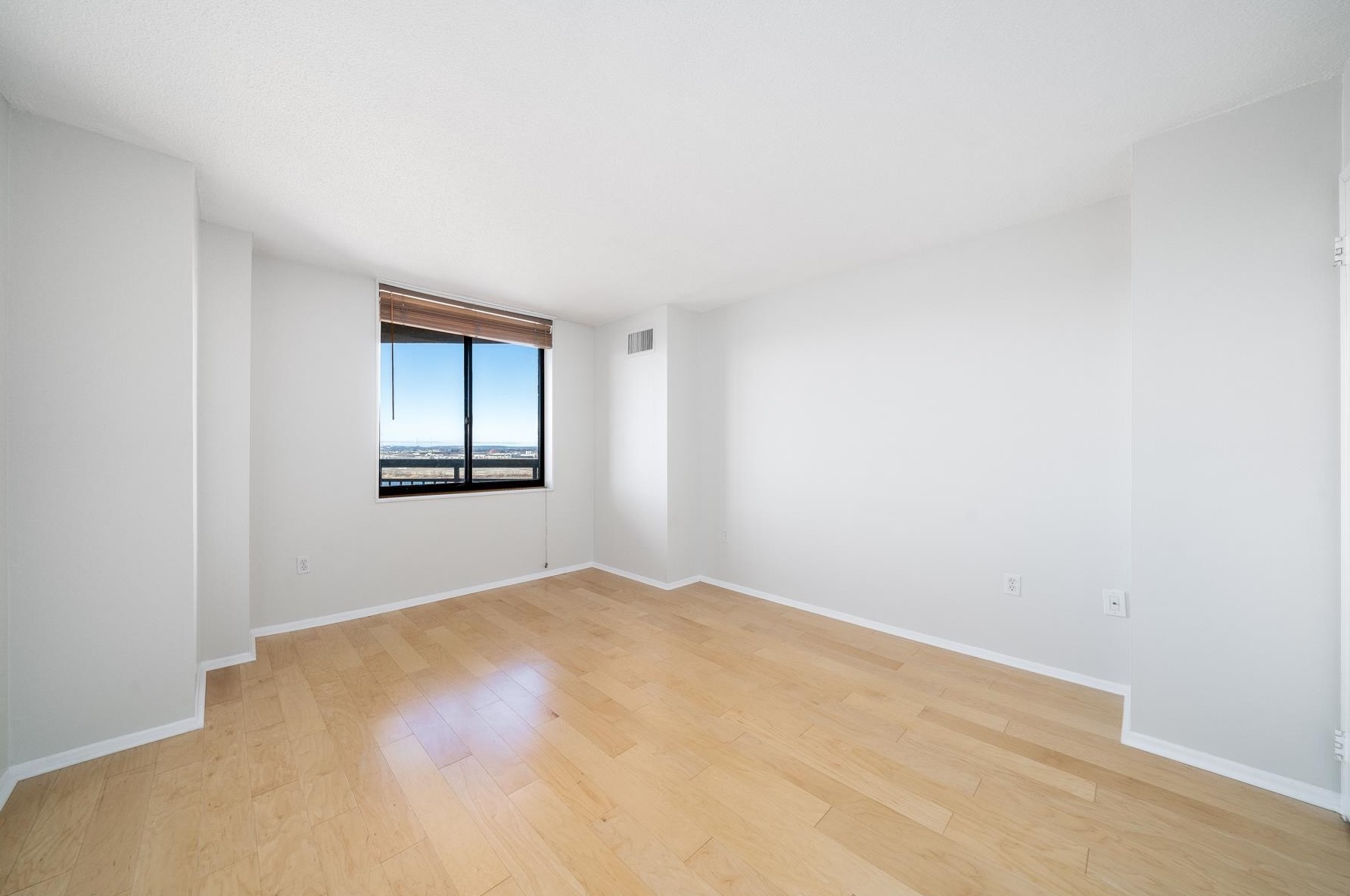 1408 Harmon Cove Tower, Secaucus NJ  07094-1701 exterior