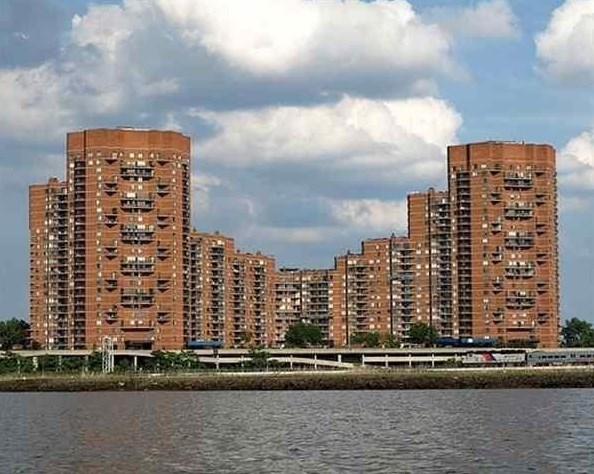 335 Harmon Cove Tower, Secaucus NJ  07094-1751 exterior