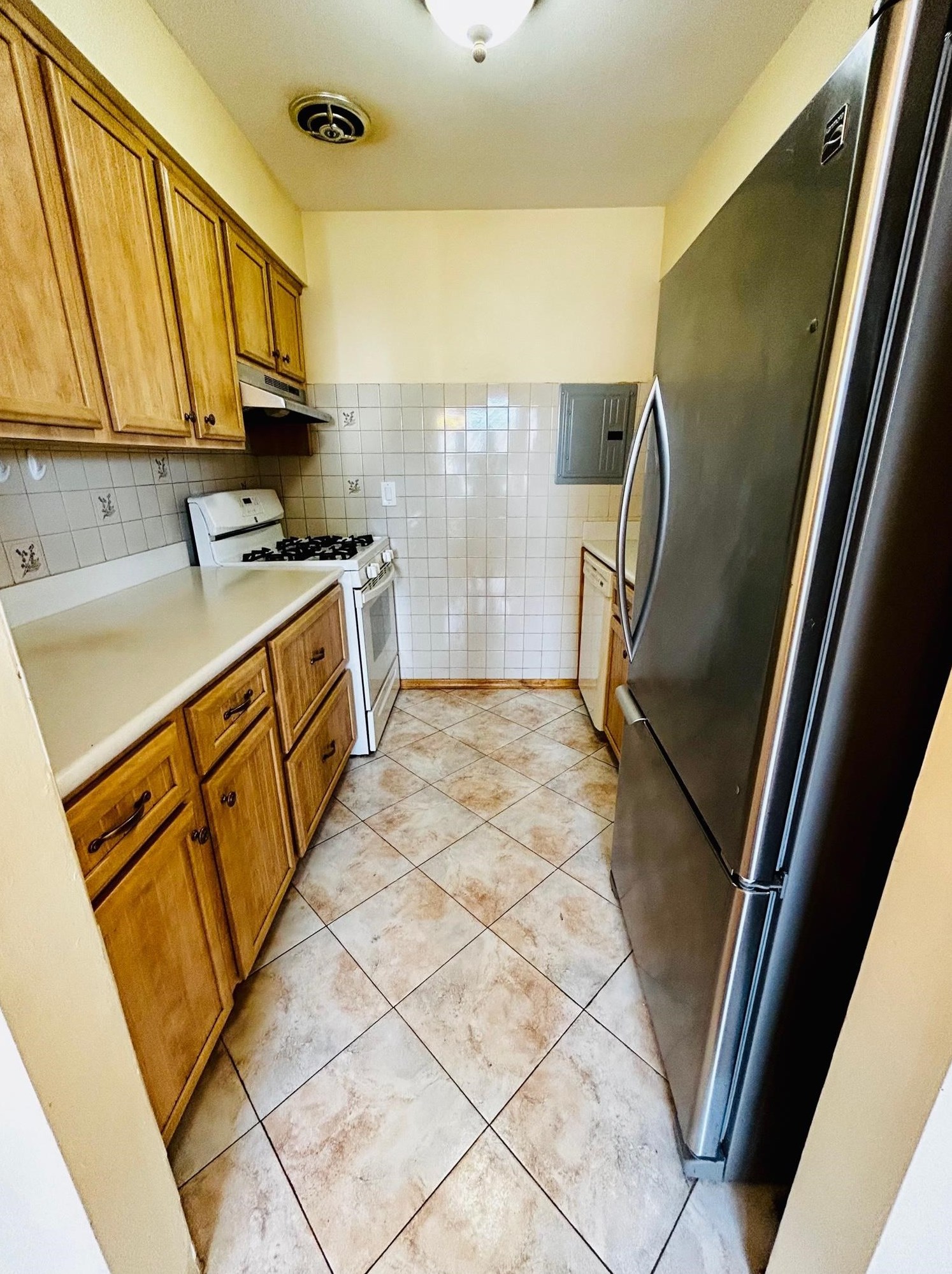 18 End Dr, Secaucus NJ  07094-4043 exterior