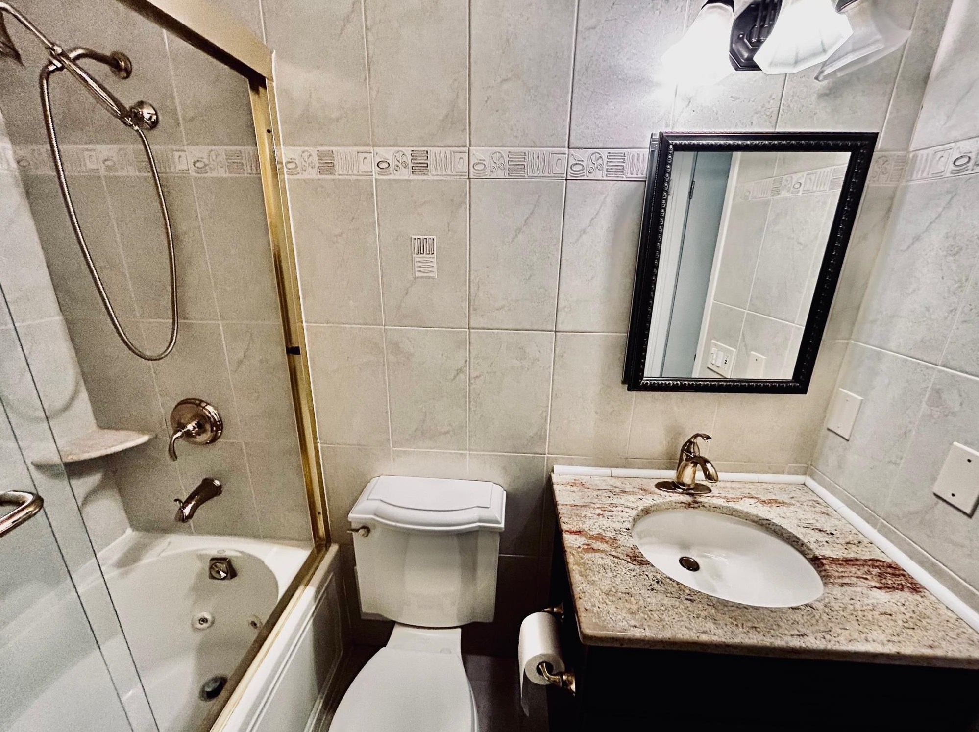 18 End Dr, Secaucus NJ  07094-4043 exterior