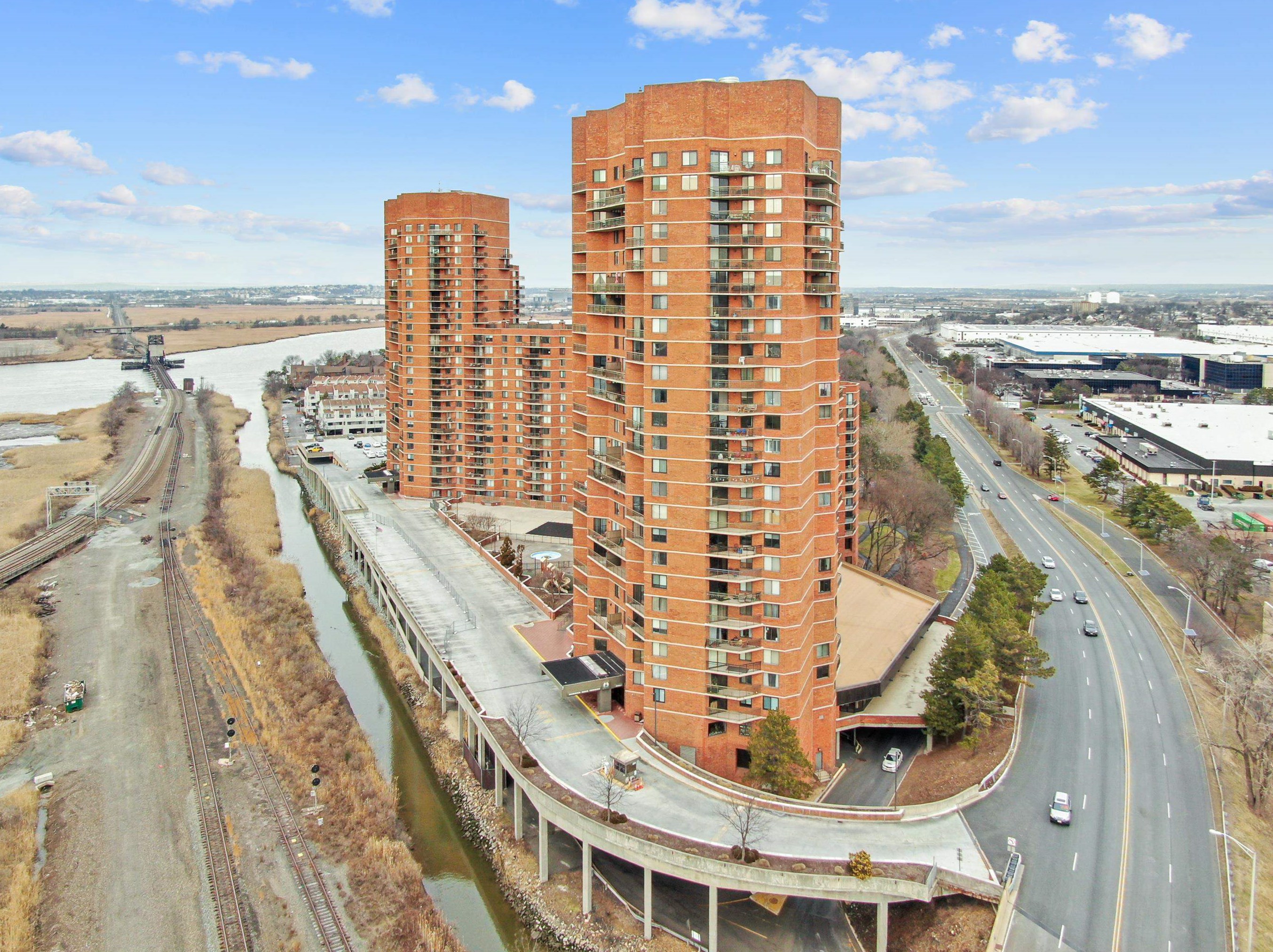 426 Harmon Cove Tower, Secaucus NJ  07094-1731 exterior