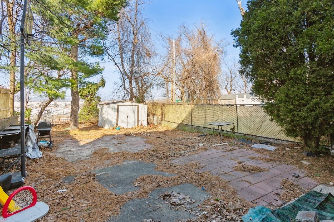 651 Liberty Ave, Jersey City NJ  07307-3912 exterior