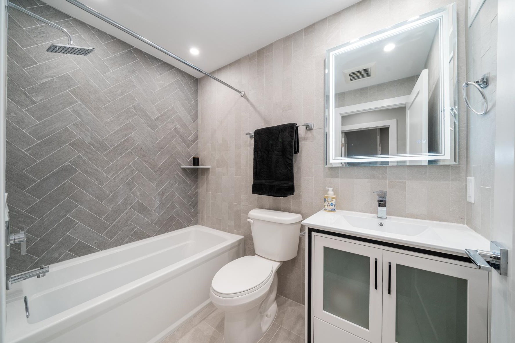 195 Liberty Ave, Jersey City NJ 07306-4919 exterior