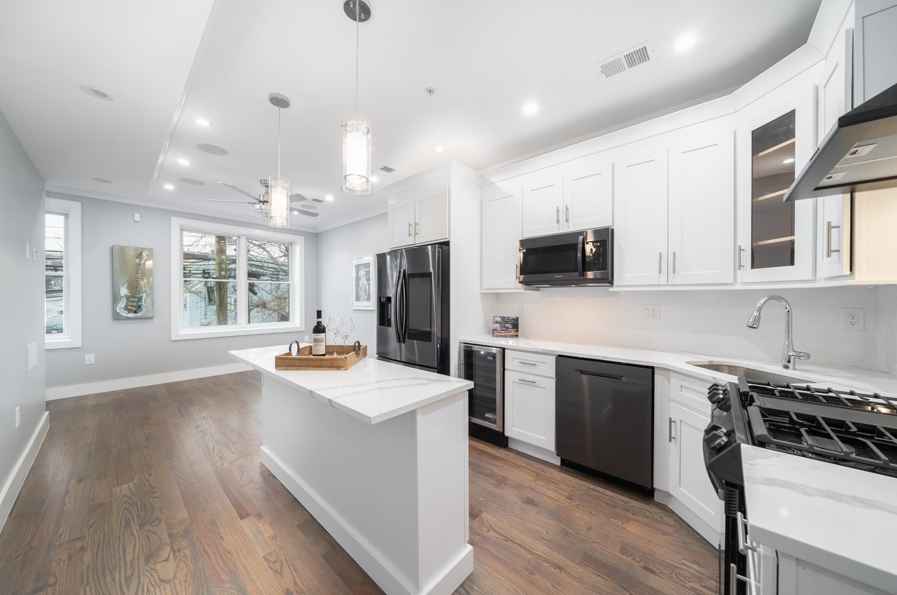 195 Liberty Ave, Jersey City NJ 07306-4919 exterior