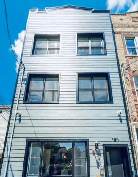 195 Liberty Ave, Jersey City NJ 07306-4919 exterior