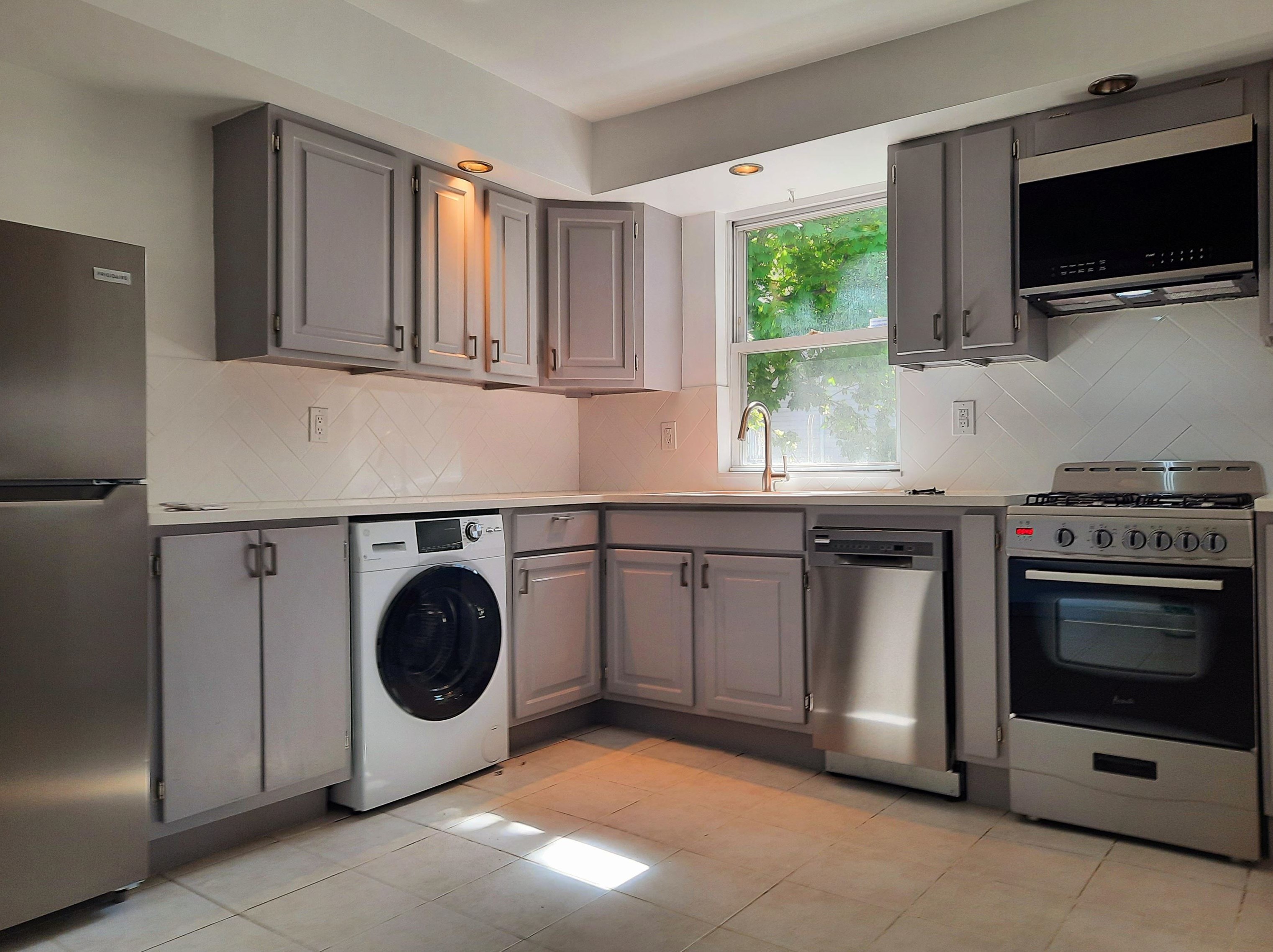 320 6th St #2, Union City, NJ 07087