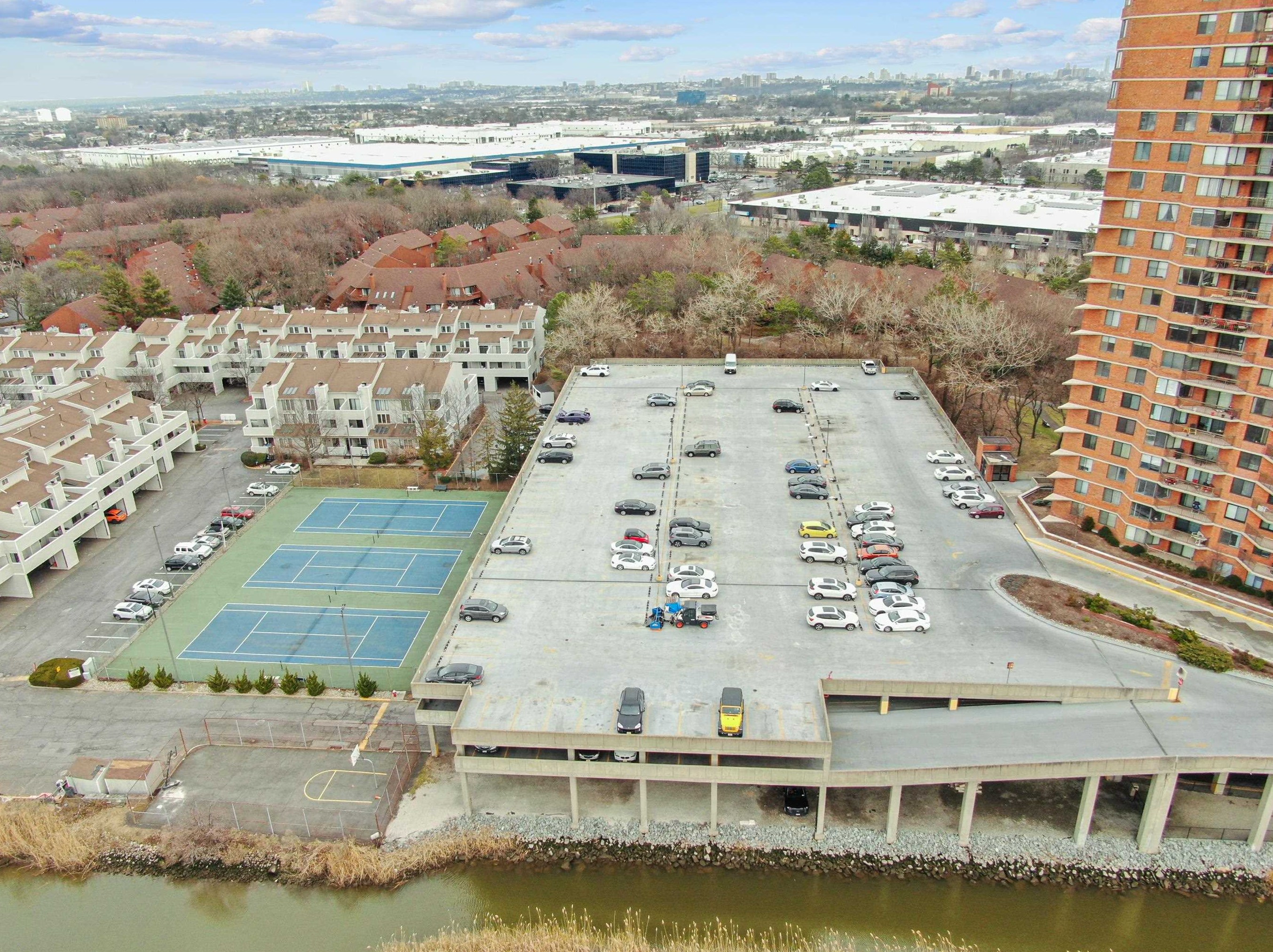 1638 Harmon Cove Tower, Secaucus NJ  07094-1766 exterior