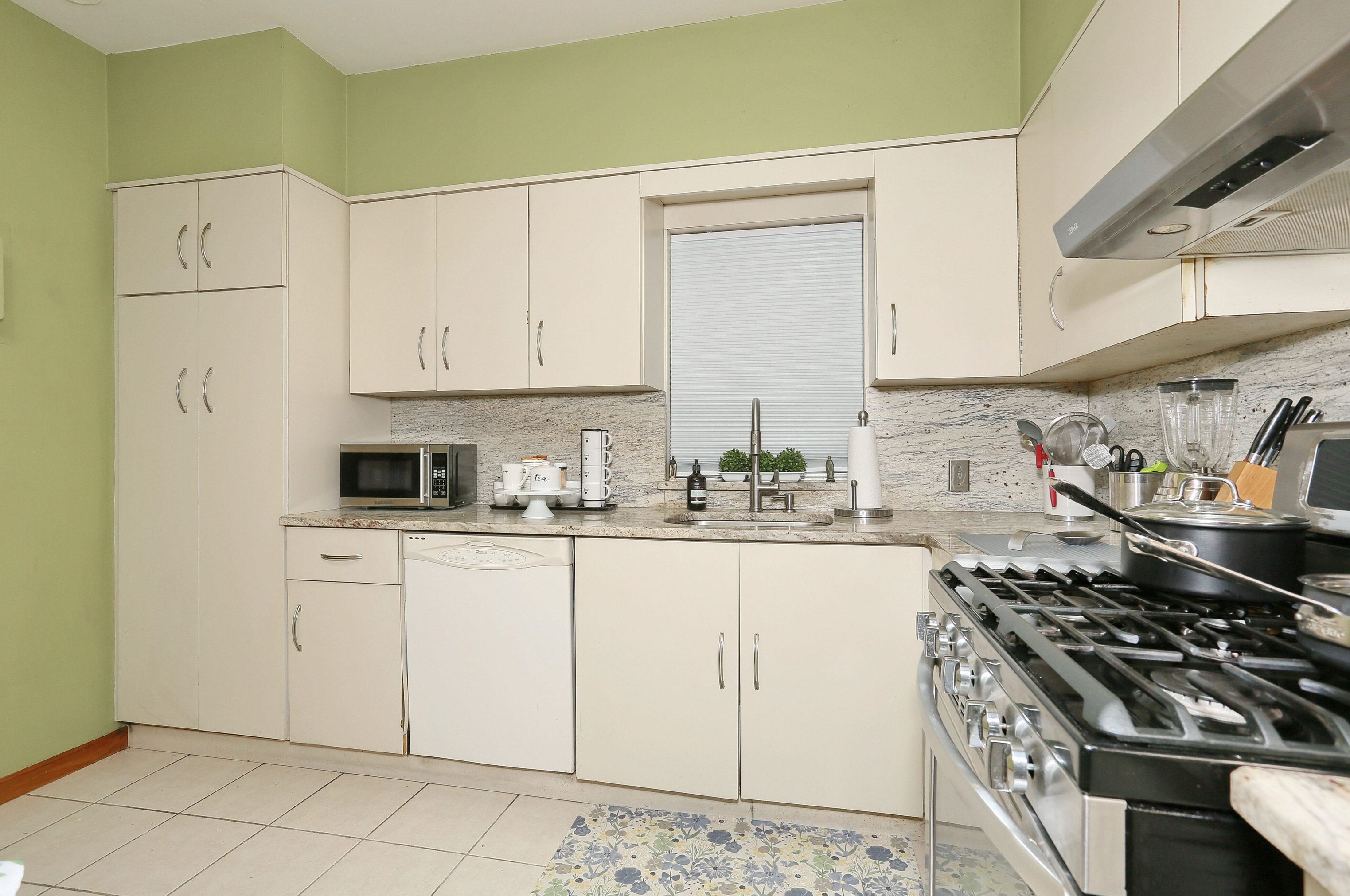 549 55th St, West New York NJ  07093-4627 exterior