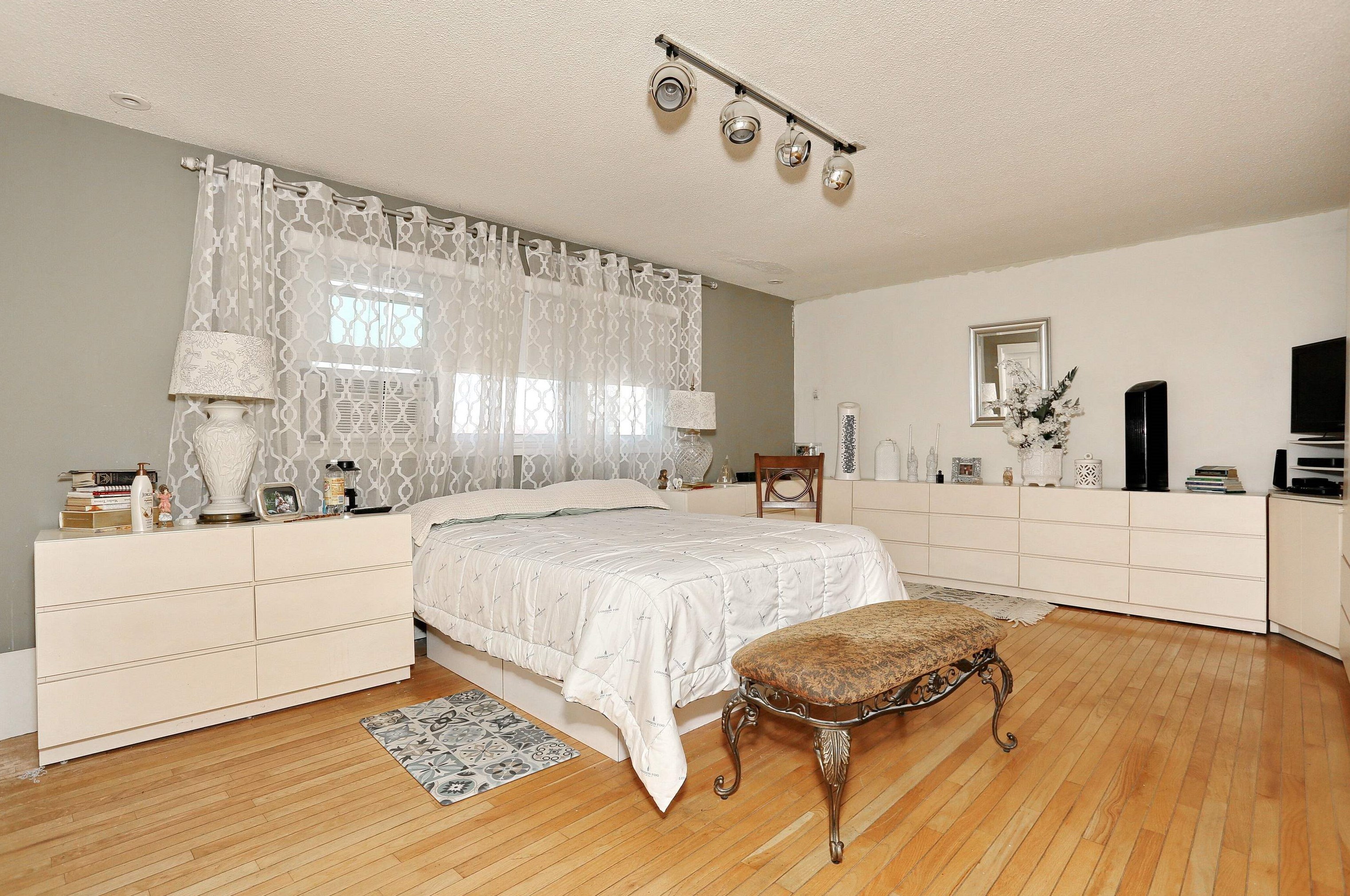 549 55th St, West New York NJ  07093-4627 exterior