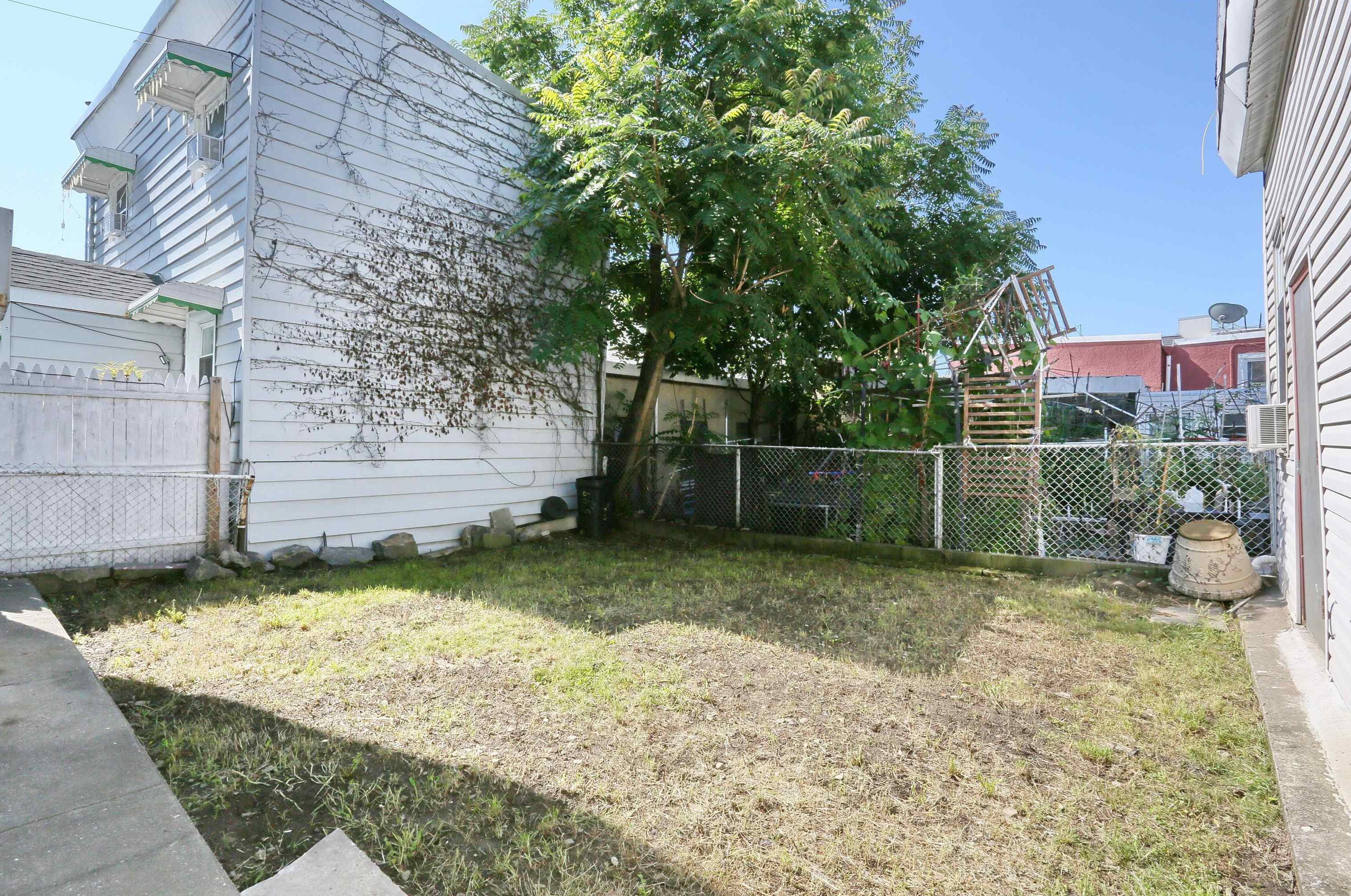 549 55th St, West New York NJ  07093-4627 exterior