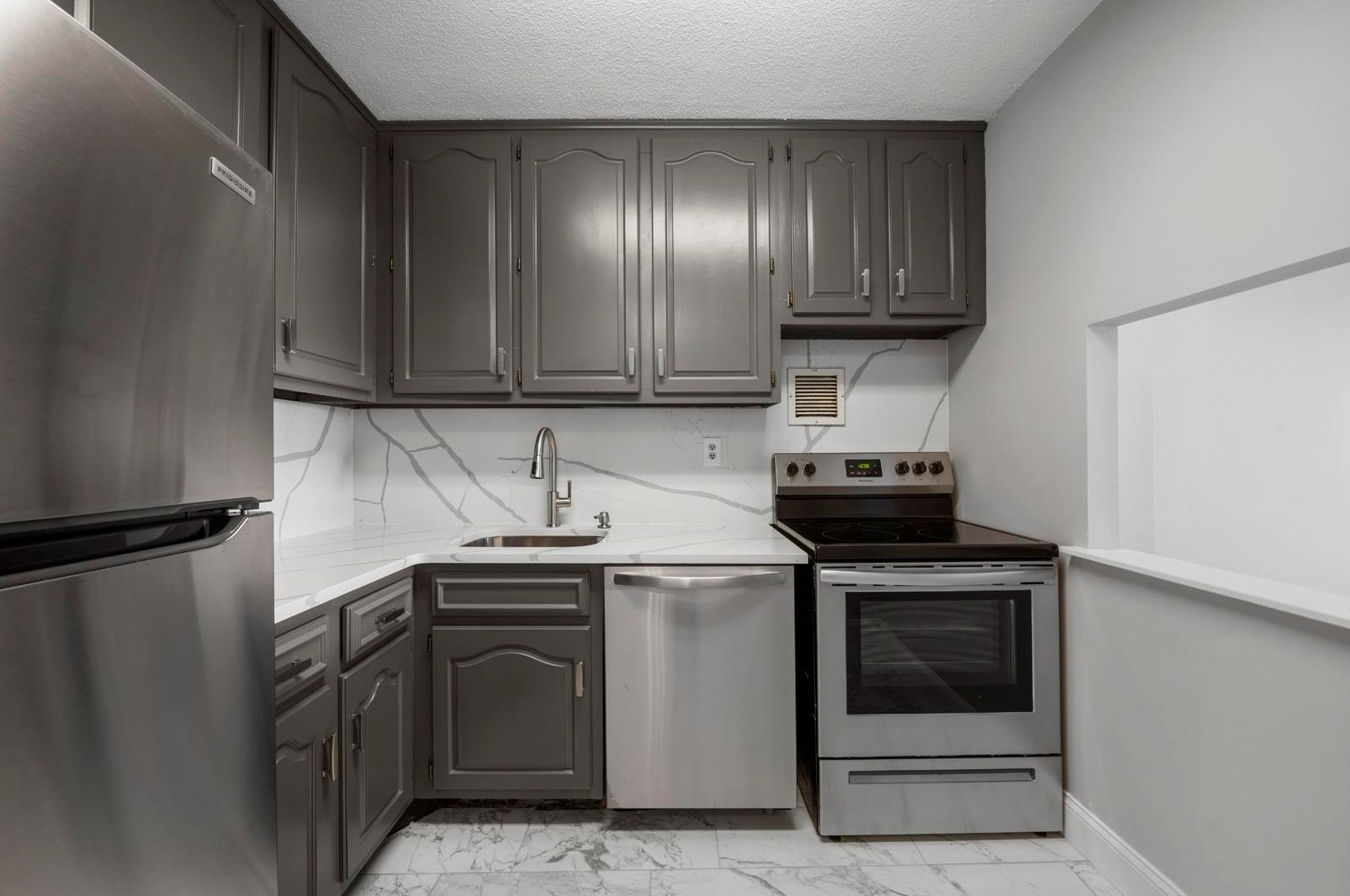 7855 Boulevard E Apt 24e, North Bergen, NJ