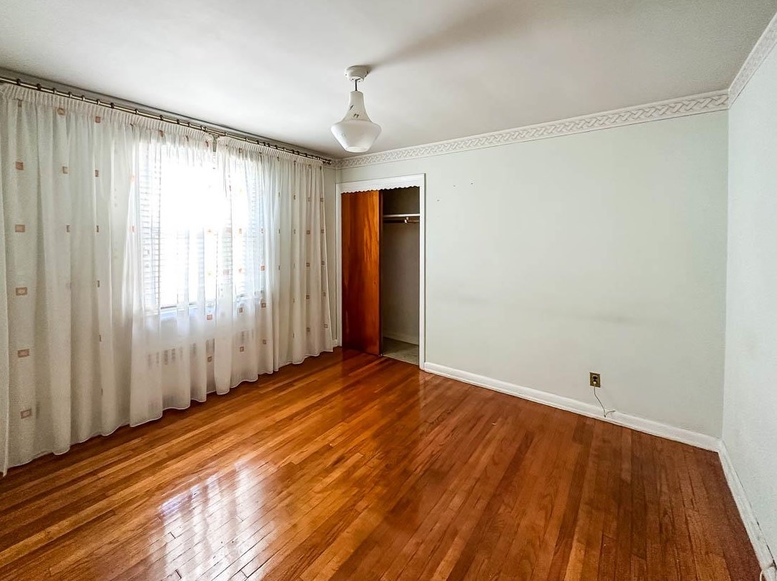 31 Leonard St, Jersey City NJ  07307-2525 exterior