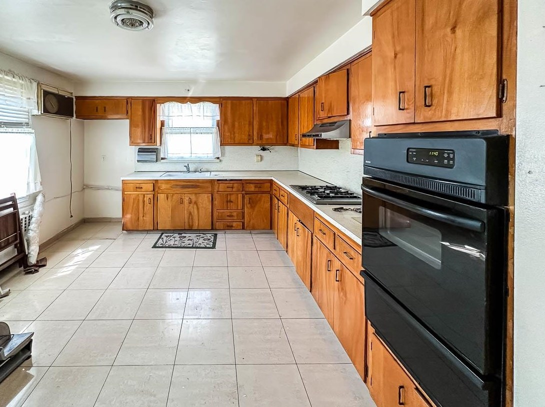 31 Leonard St, Jersey City NJ  07307-2525 exterior