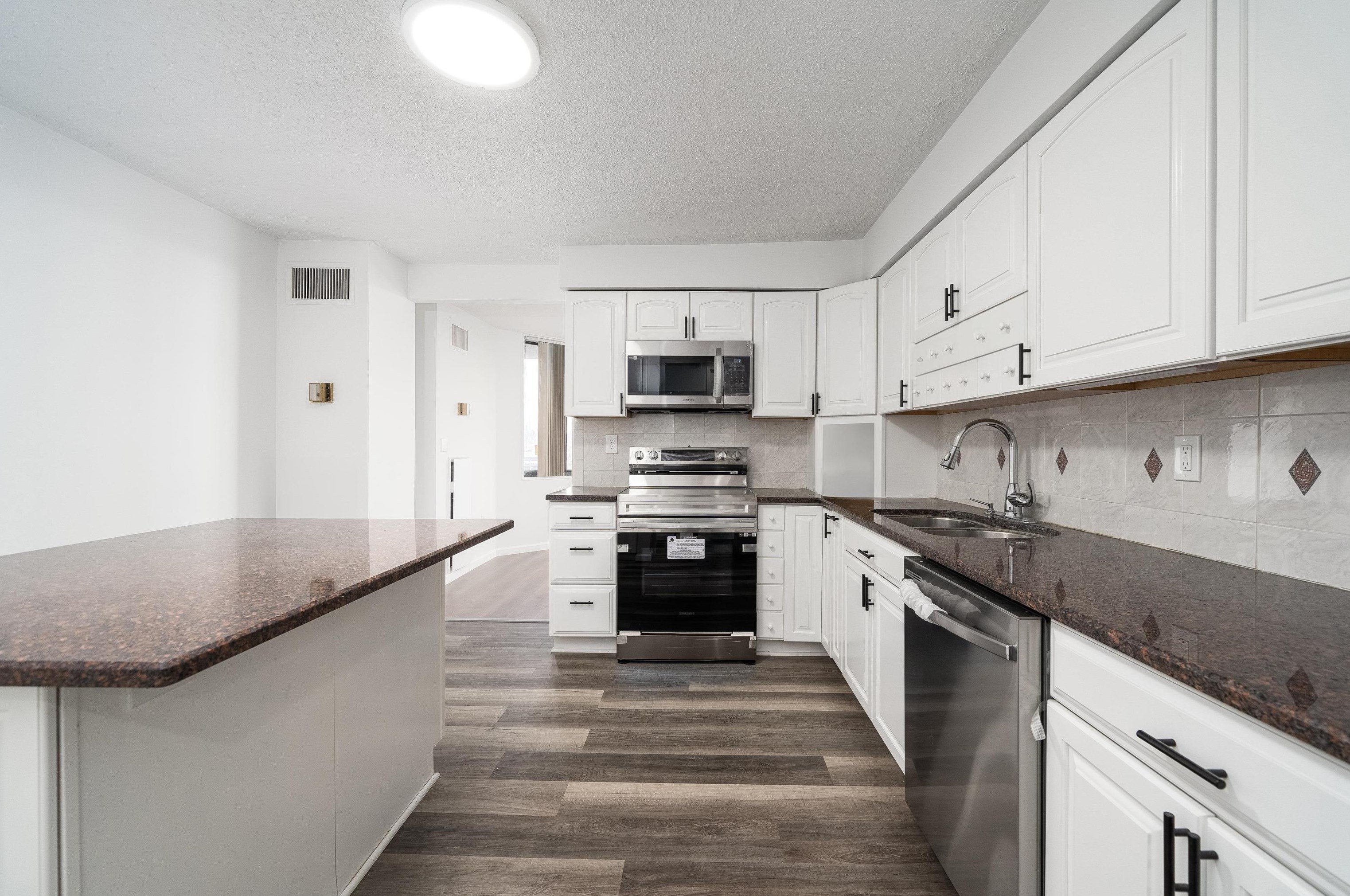 2101 Harmon Cove Tower, Secaucus NJ  07094-1723 exterior