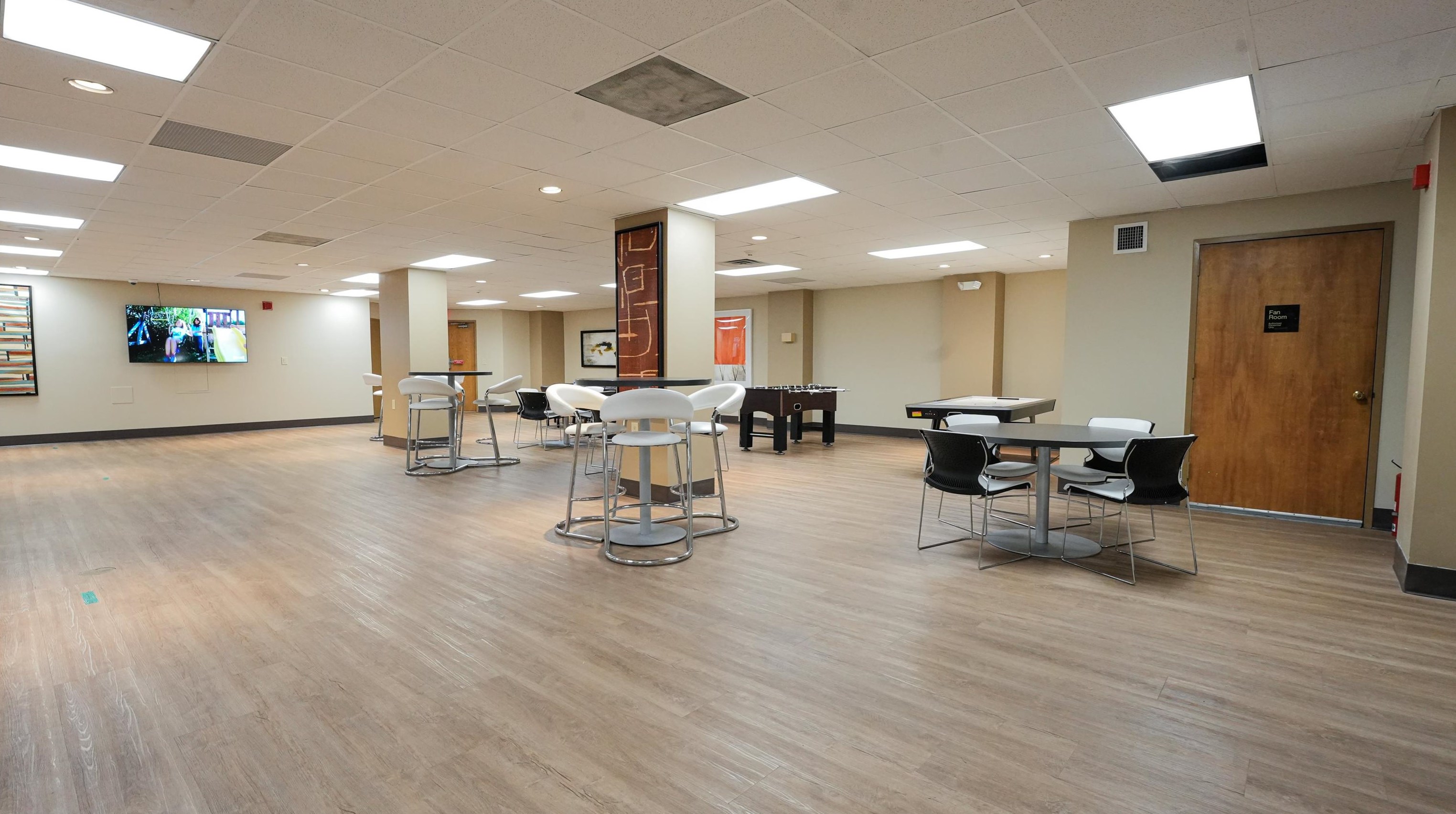 2101 Harmon Cove Tower, Secaucus NJ  07094-1723 exterior