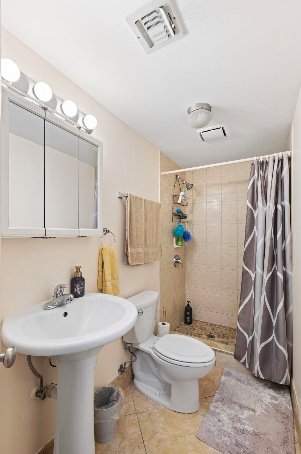 753 9th St, Secaucus NJ  07094-3321 exterior