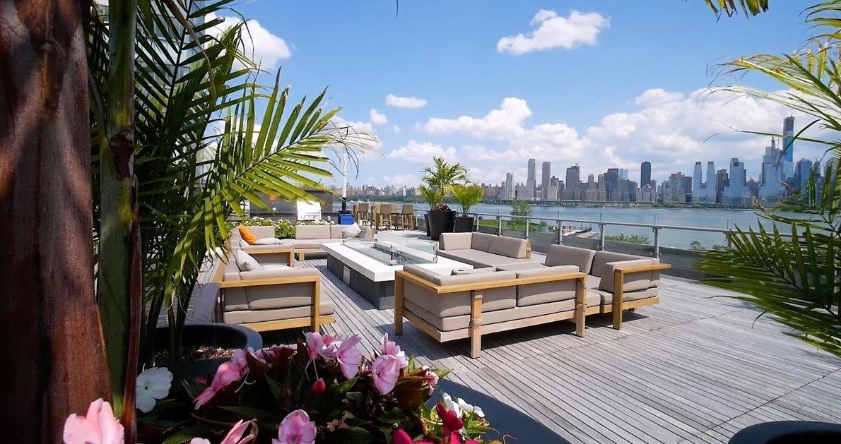 9 Ave At Port Imperial, West New York NJ  07093-7100 exterior