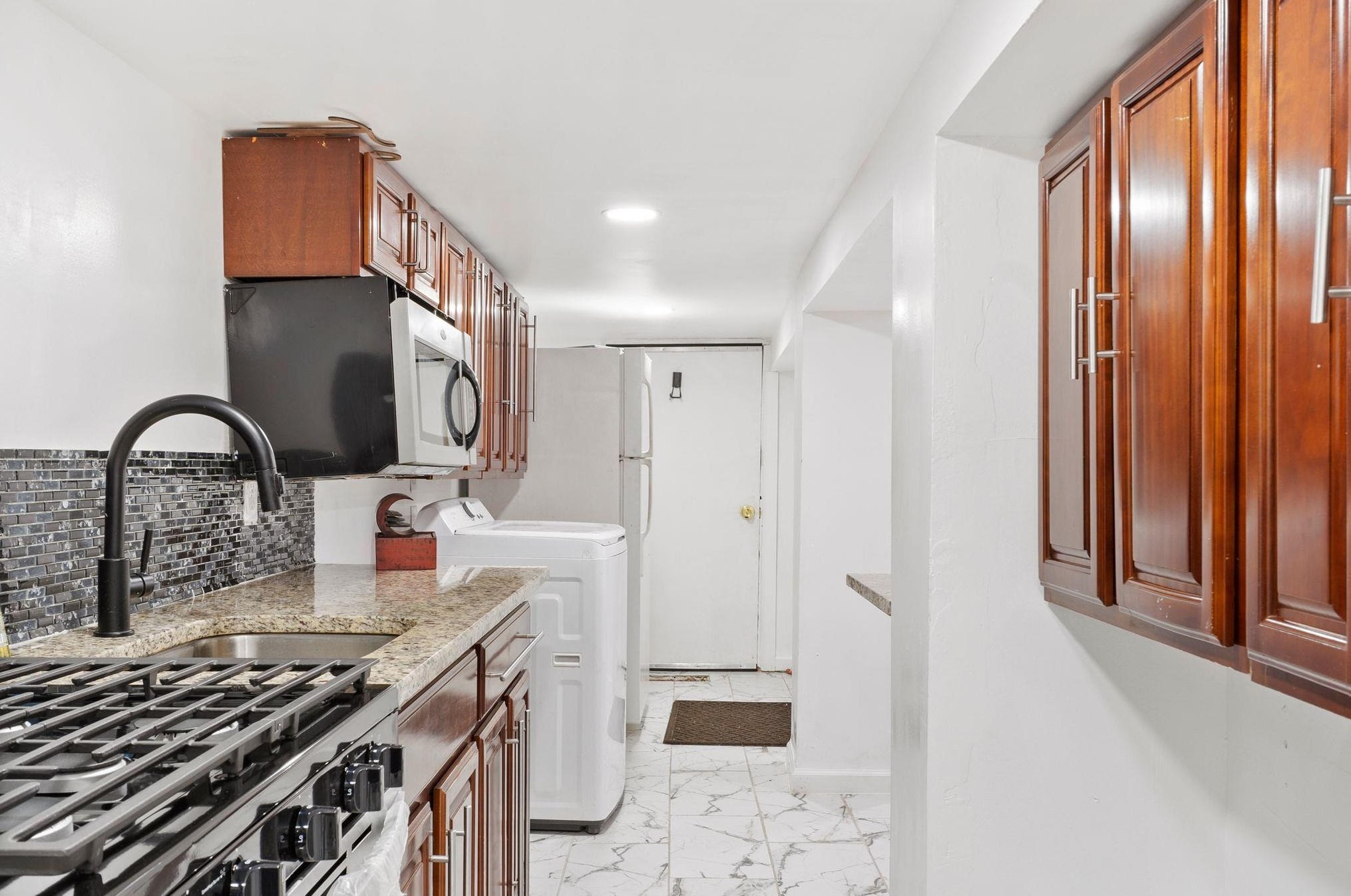 87 Clifton Pl, Jersey City NJ 07304-3103 exterior