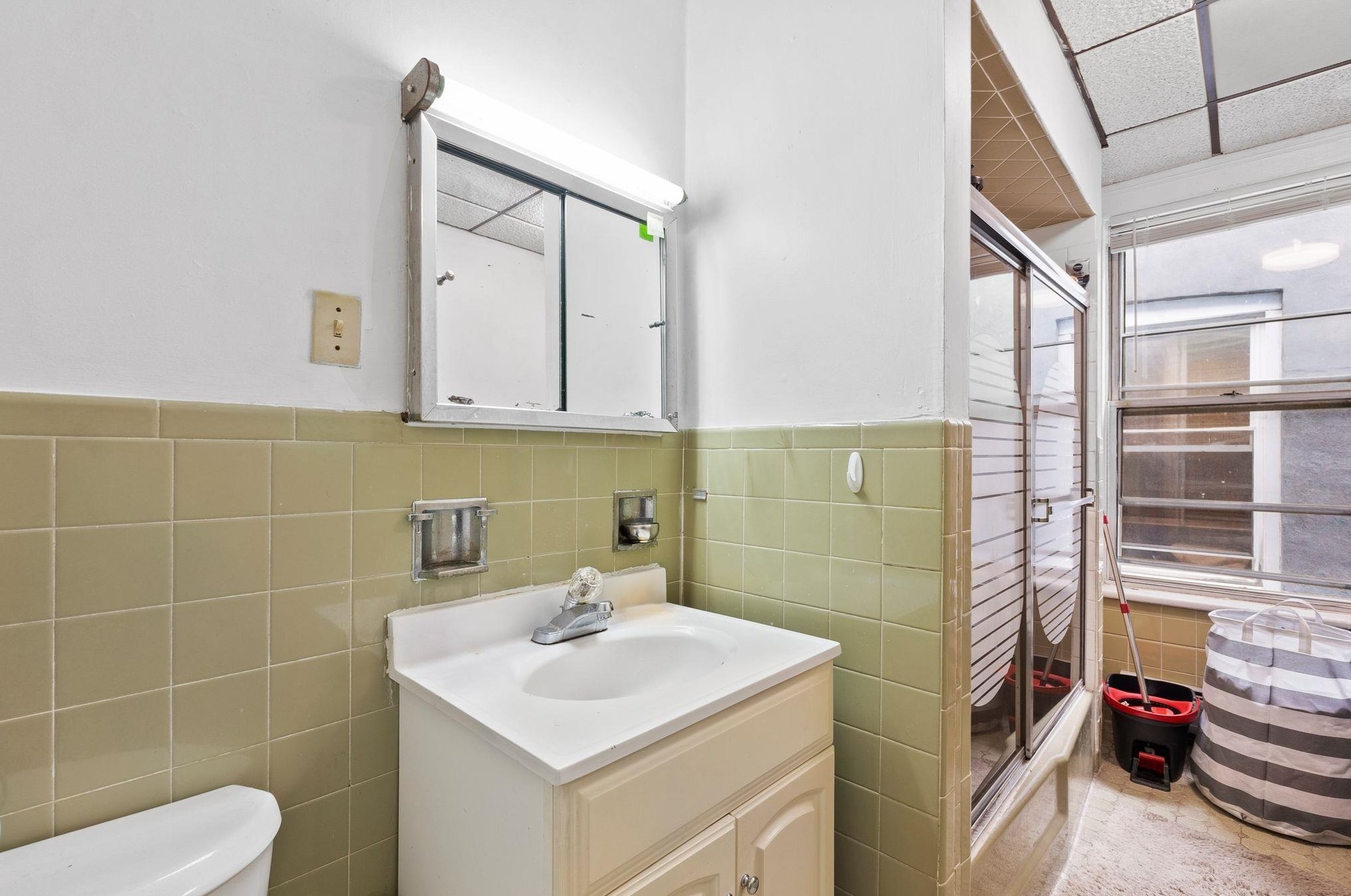 87 Clifton Pl, Jersey City NJ 07304-3103 exterior