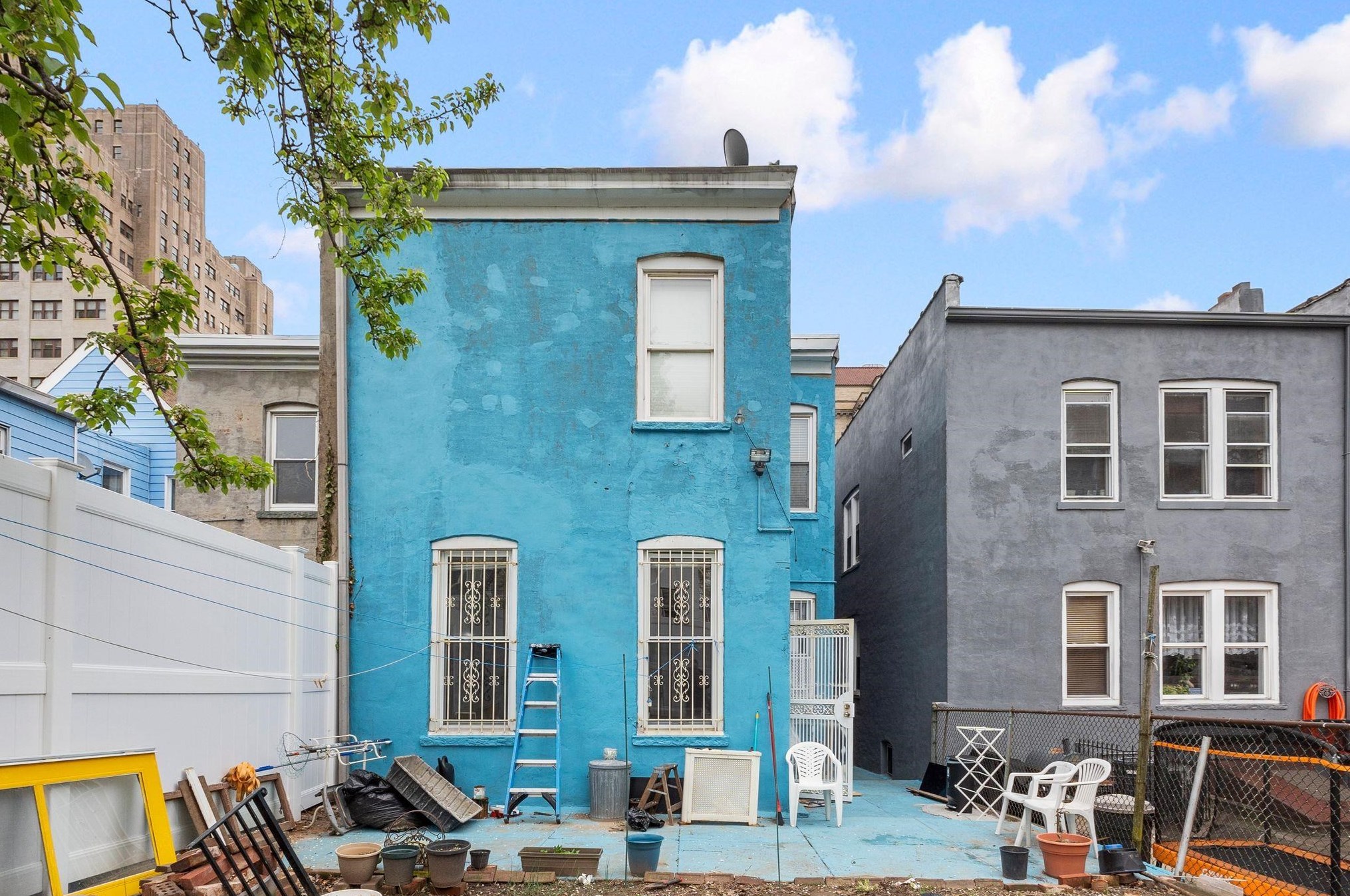 87 Clifton Pl, Jersey City NJ 07304-3103 exterior