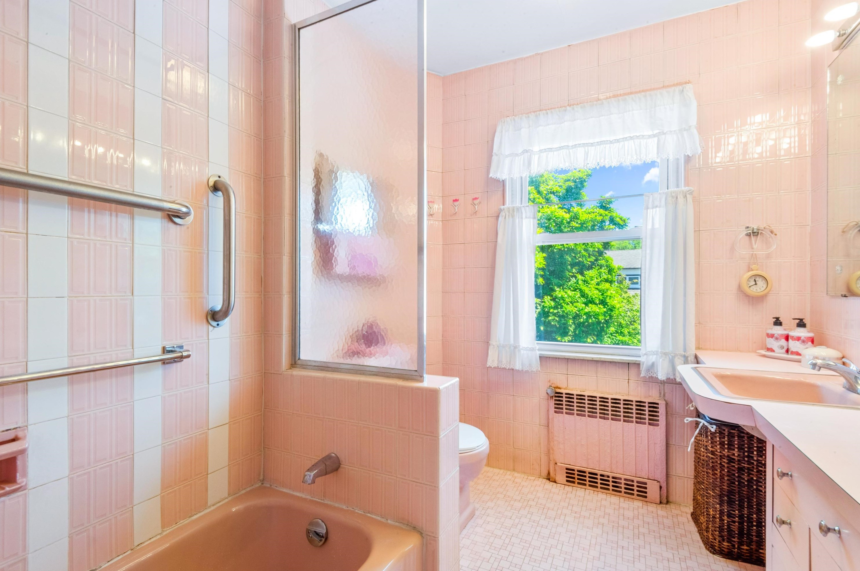 83 38th St, Bayonne NJ  07002-4813 exterior