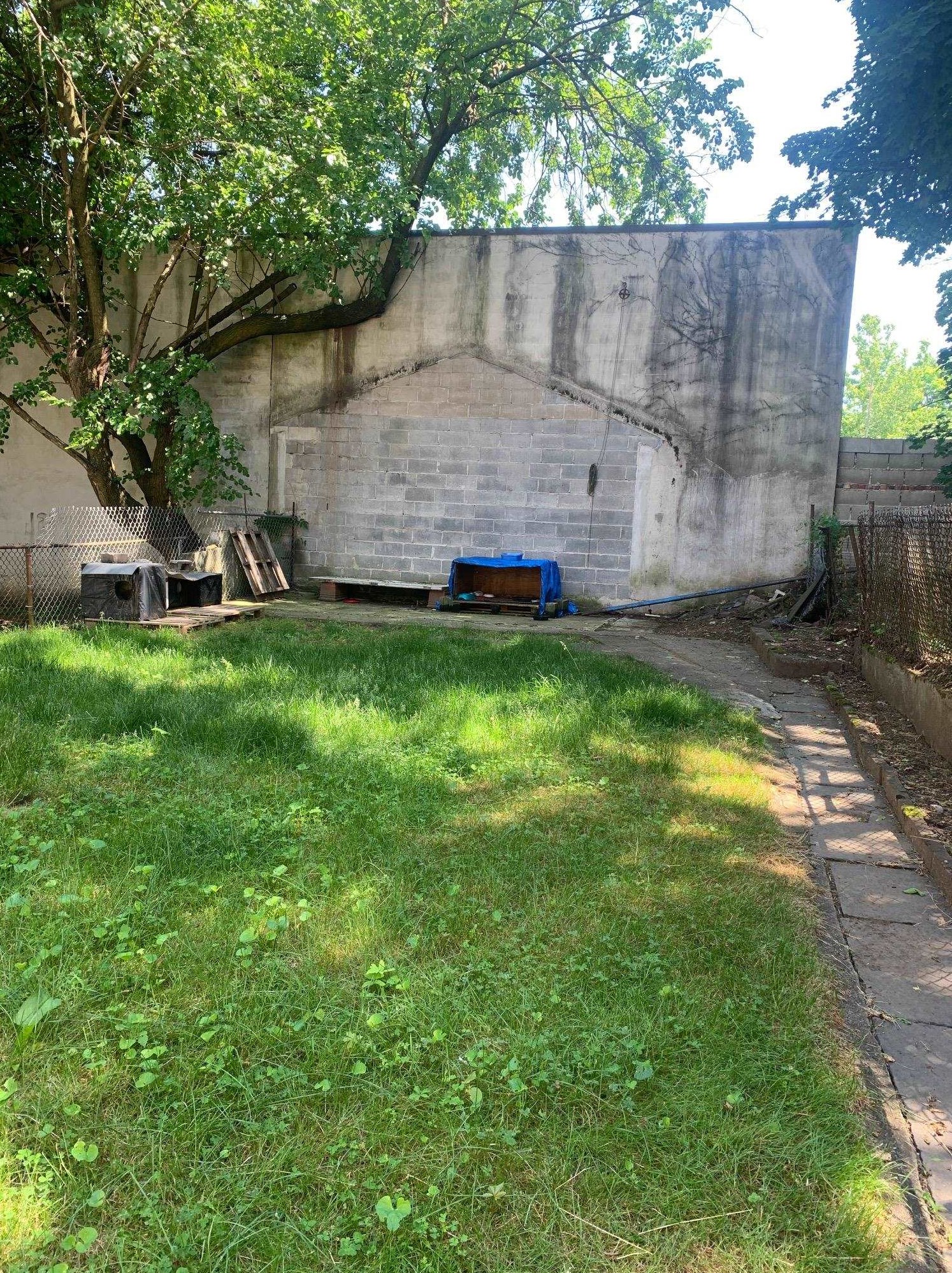 39 Hillman St, Paterson NJ  07522-1818 exterior