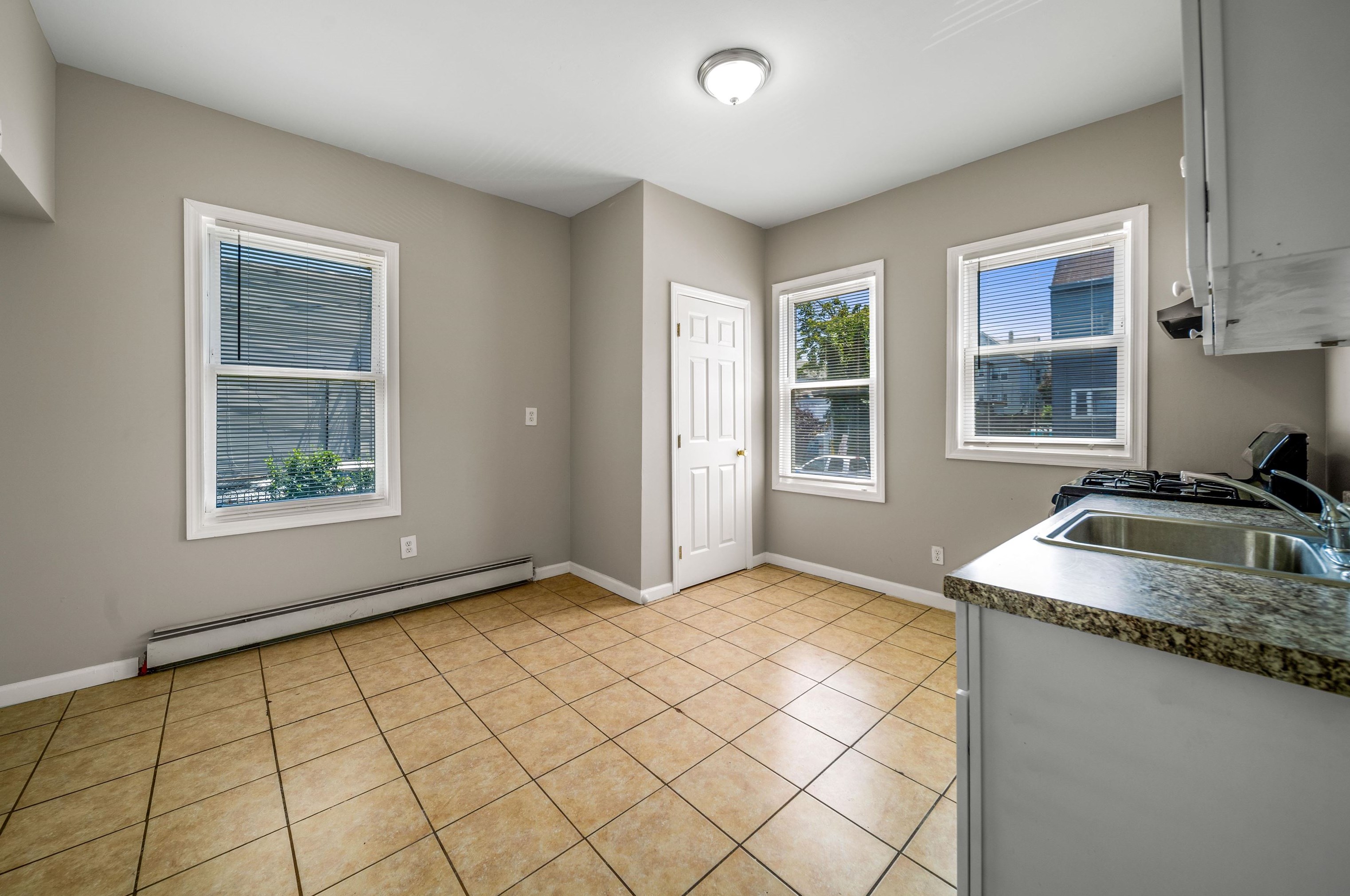 111 Graham Ave, Paterson NJ 07508-2961 exterior