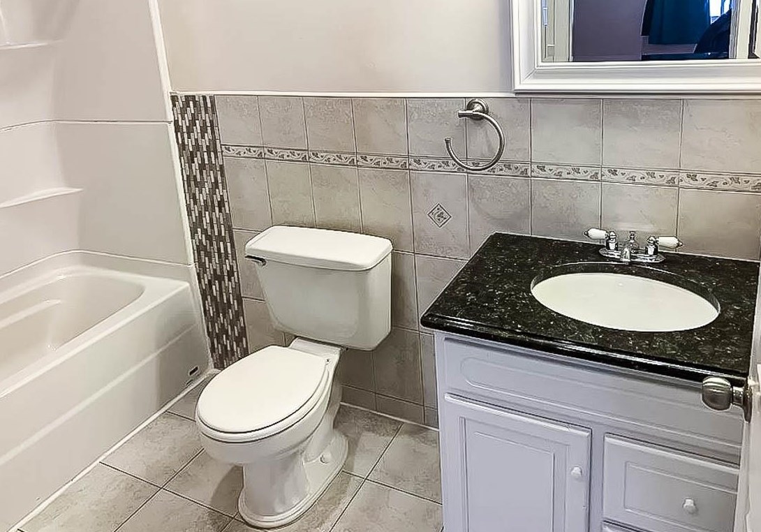 41 Hopkins Ave, Jersey City NJ  07306-1522 exterior