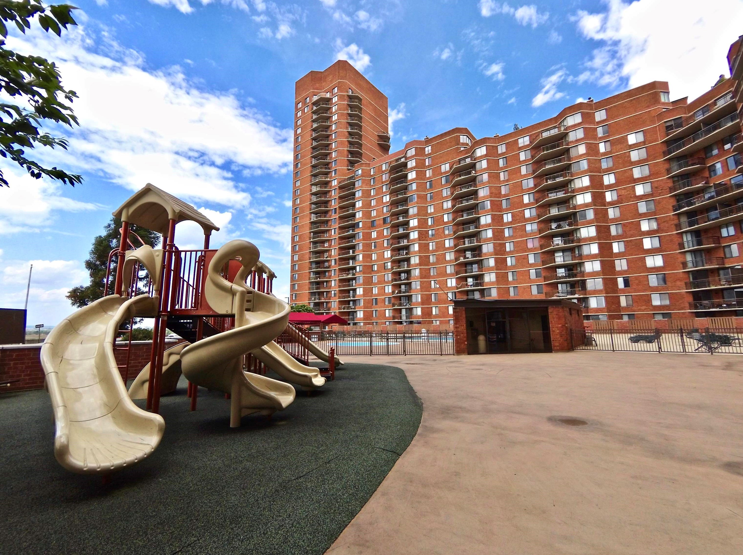 609 Harmon Cove Tower, Secaucus NJ  07094-1708 exterior