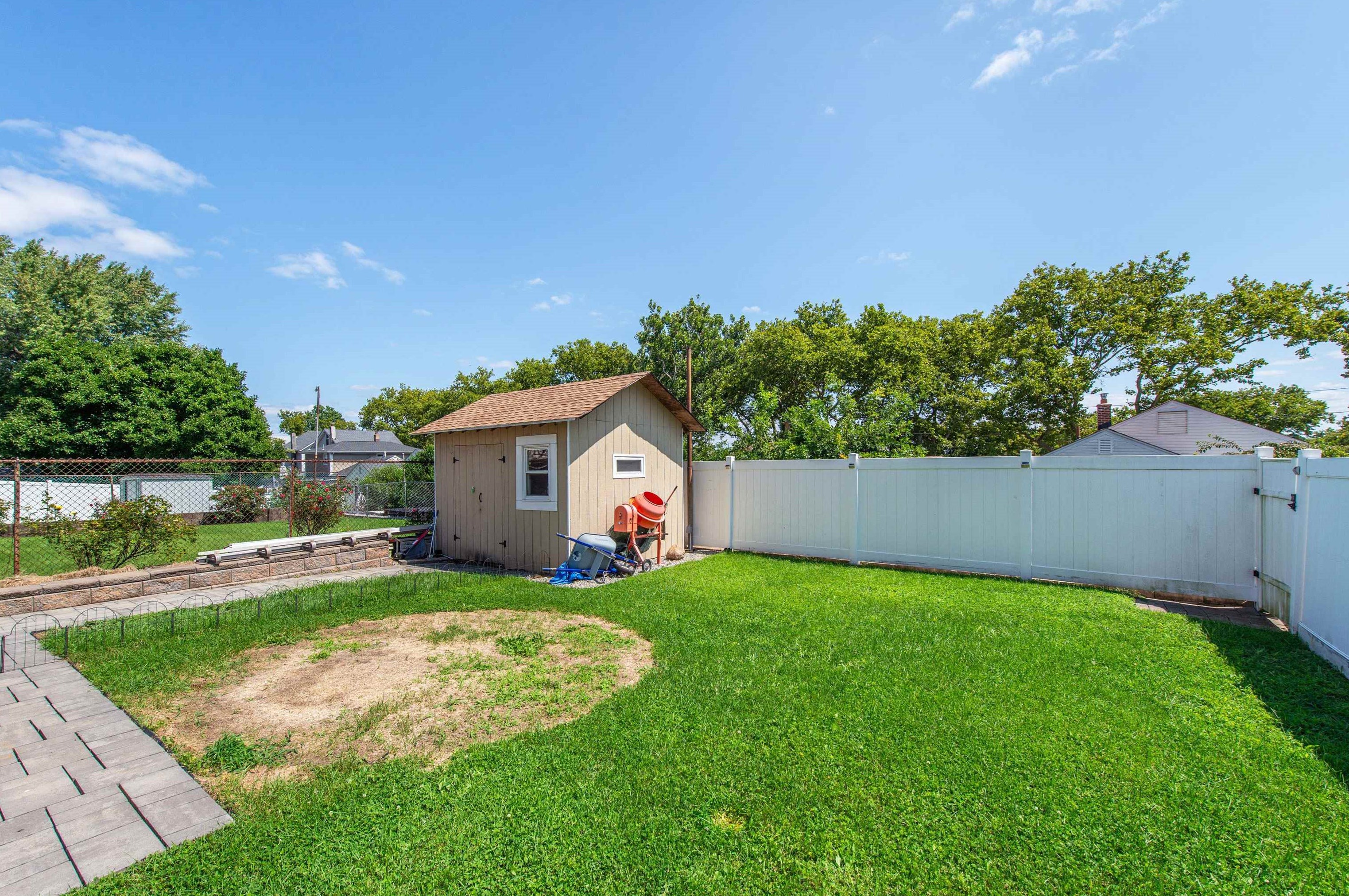 264 Davis Ave, Kearny NJ 07032-3402 exterior