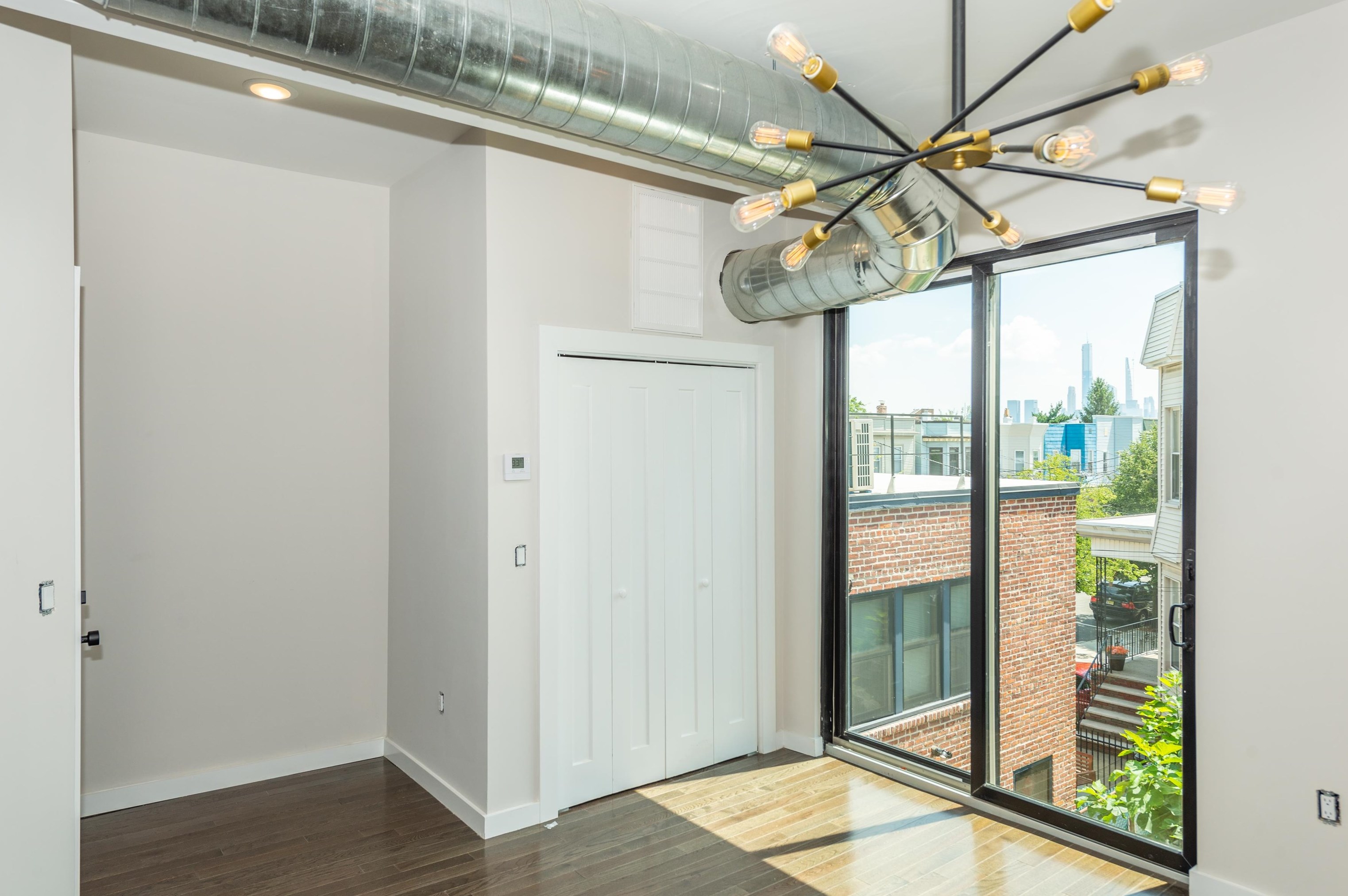 2212 Palisade Ave, Union City NJ  07086-4517 exterior