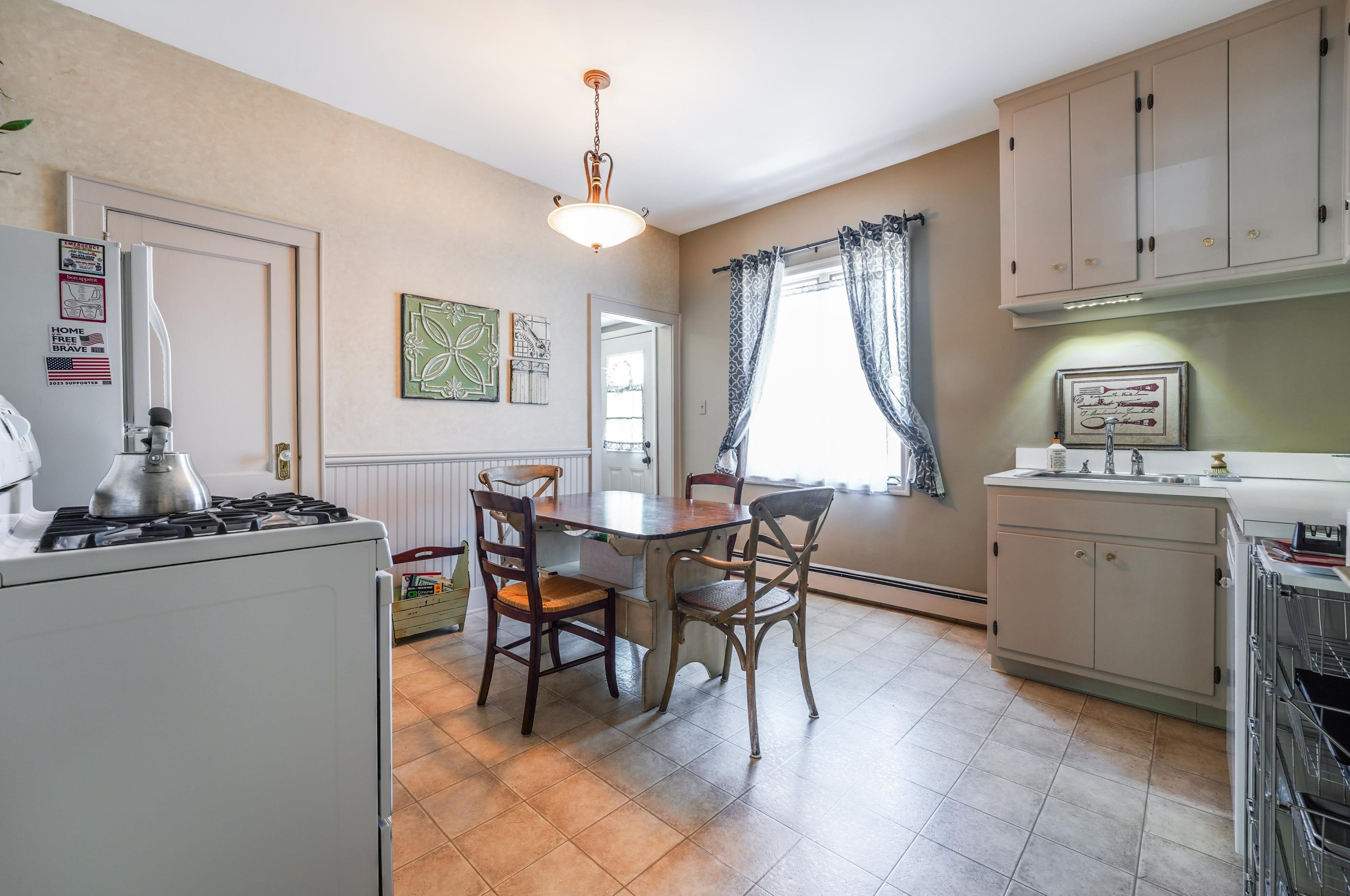 953 Avenue C, Bayonne NJ  07002-2439 exterior