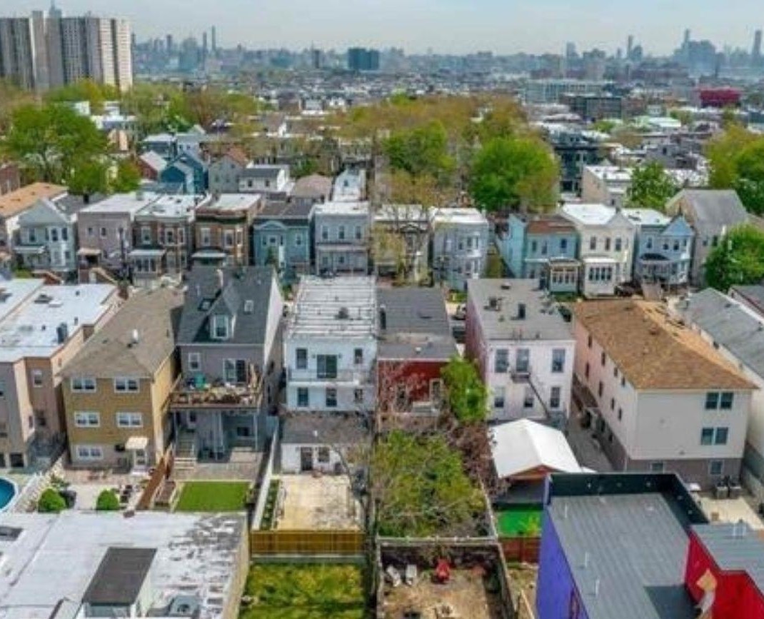 241 Cambridge Ave, Jersey City NJ  07307-1906 exterior