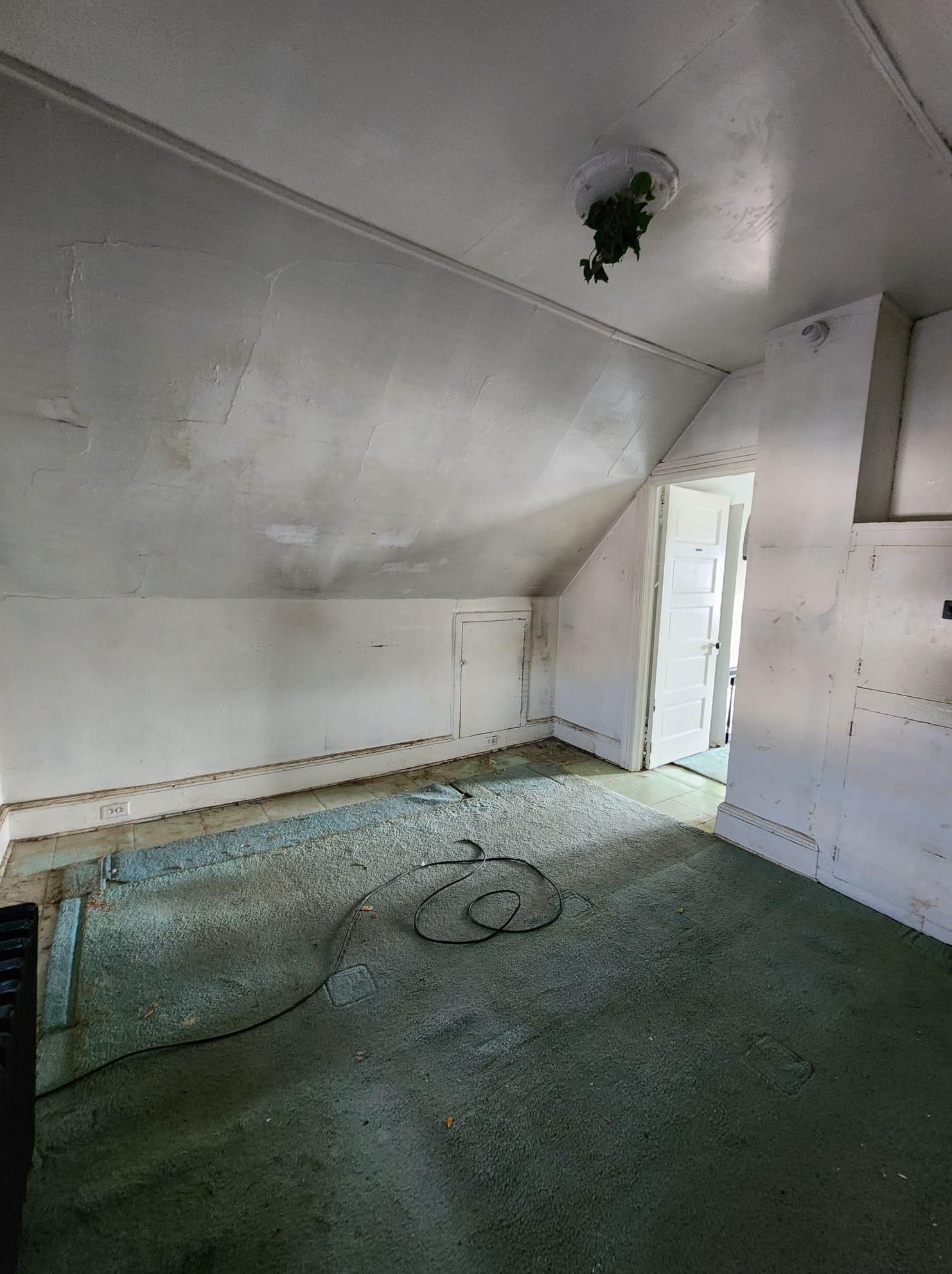 318 Claremont Ave, Jersey City NJ  07305-3622 exterior