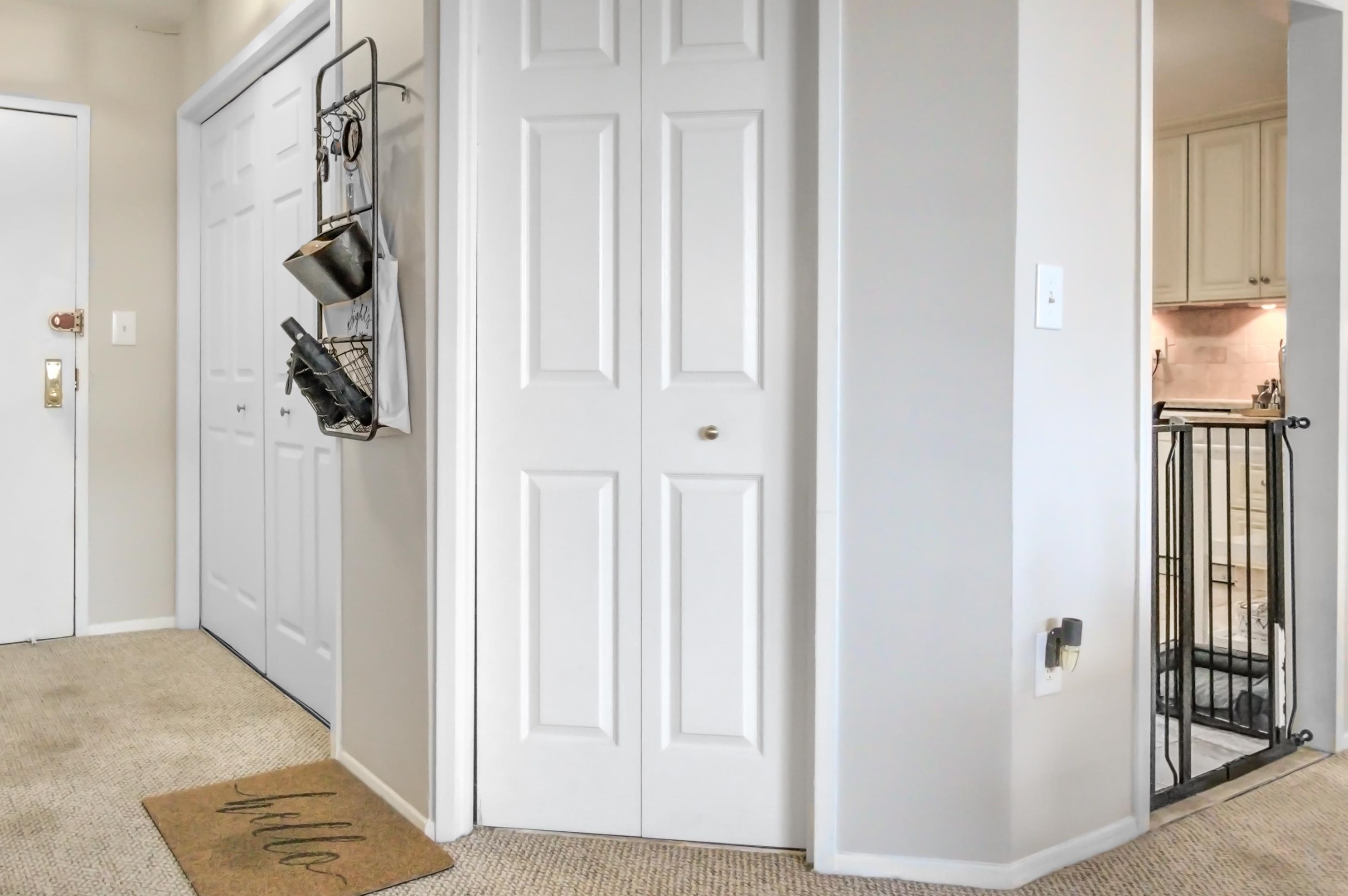 114 Harmon Cove Tower, Secaucus NJ 07094-1703 exterior