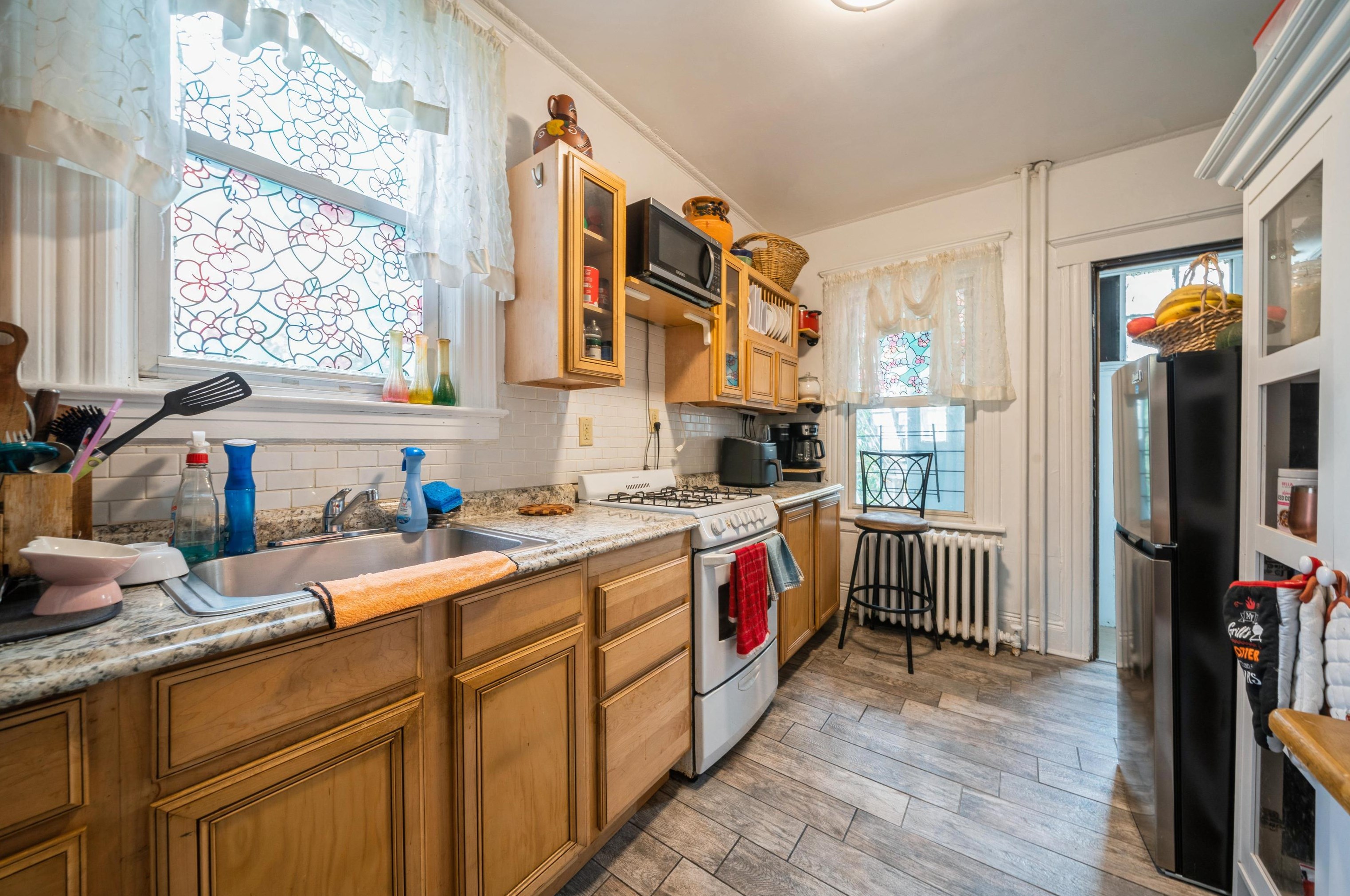 208 Duncan Ave, Jersey City NJ  07306-7002 exterior